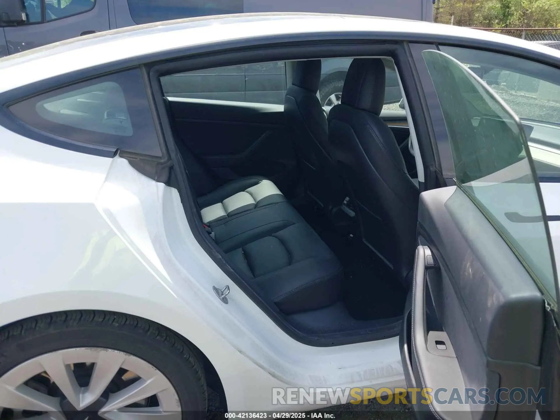 8 Photograph of a damaged car 5YJ3E1EA2MF063761 TESLA MODEL 3 2021