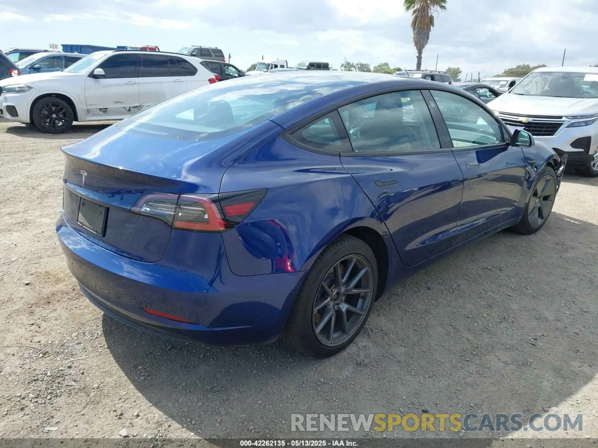 4 Photograph of a damaged car 5YJ3E1EA2MF098459 TESLA MODEL 3 2021