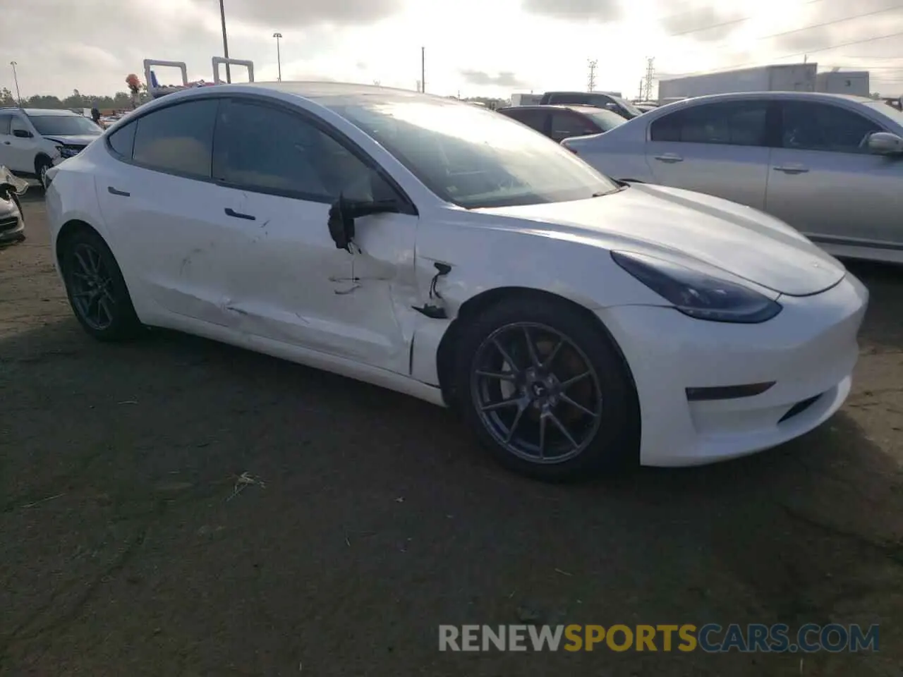4 Photograph of a damaged car 5YJ3E1EA3MF024595 TESLA MODEL 3 2021