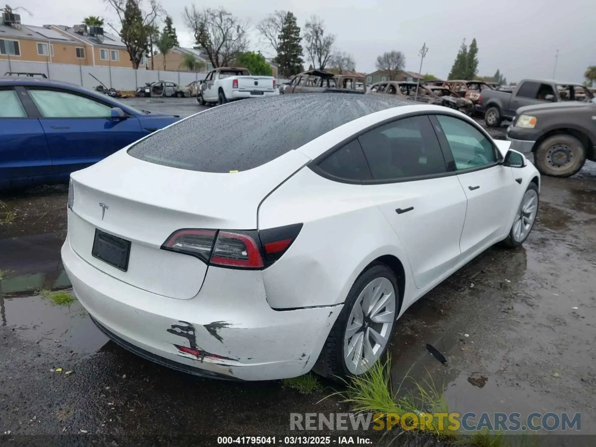 4 Photograph of a damaged car 5YJ3E1EA3MF032180 TESLA MODEL 3 2021