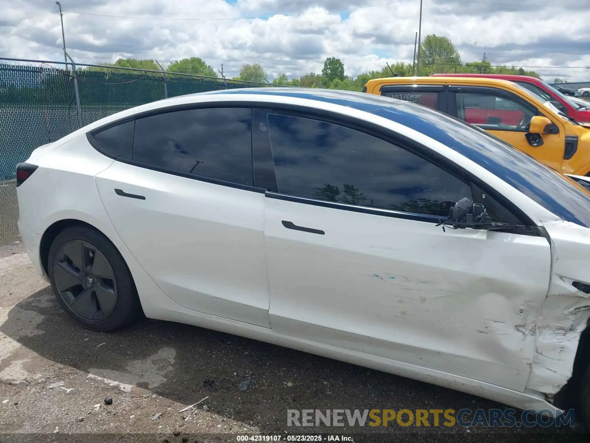 12 Photograph of a damaged car 5YJ3E1EA3MF060027 TESLA MODEL 3 2021