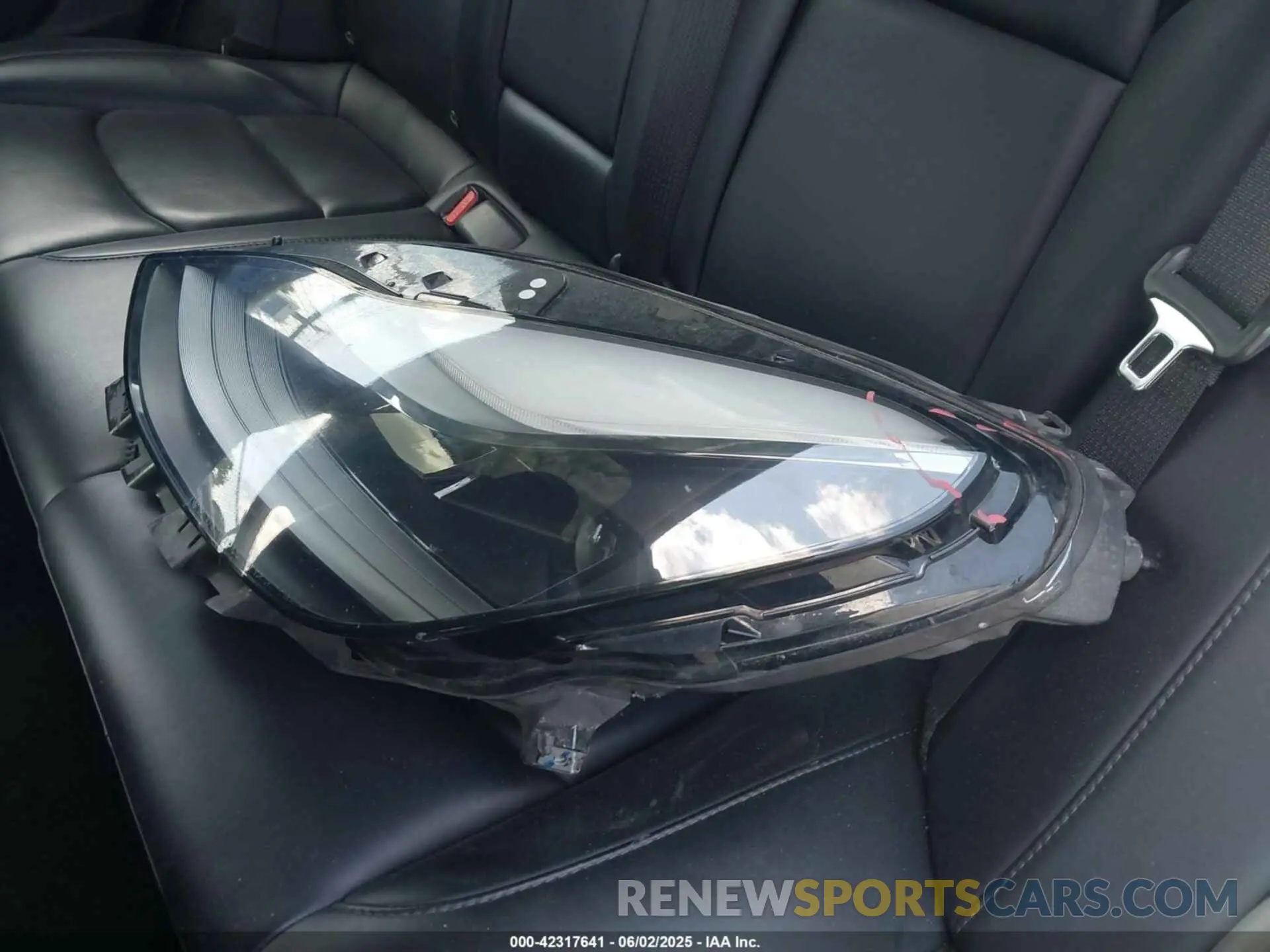 12 Photograph of a damaged car 5YJ3E1EA3MF086885 TESLA MODEL 3 2021