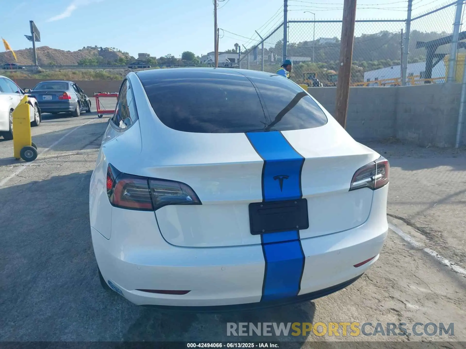 17 Photograph of a damaged car 5YJ3E1EA3MF923537 TESLA MODEL 3 2021