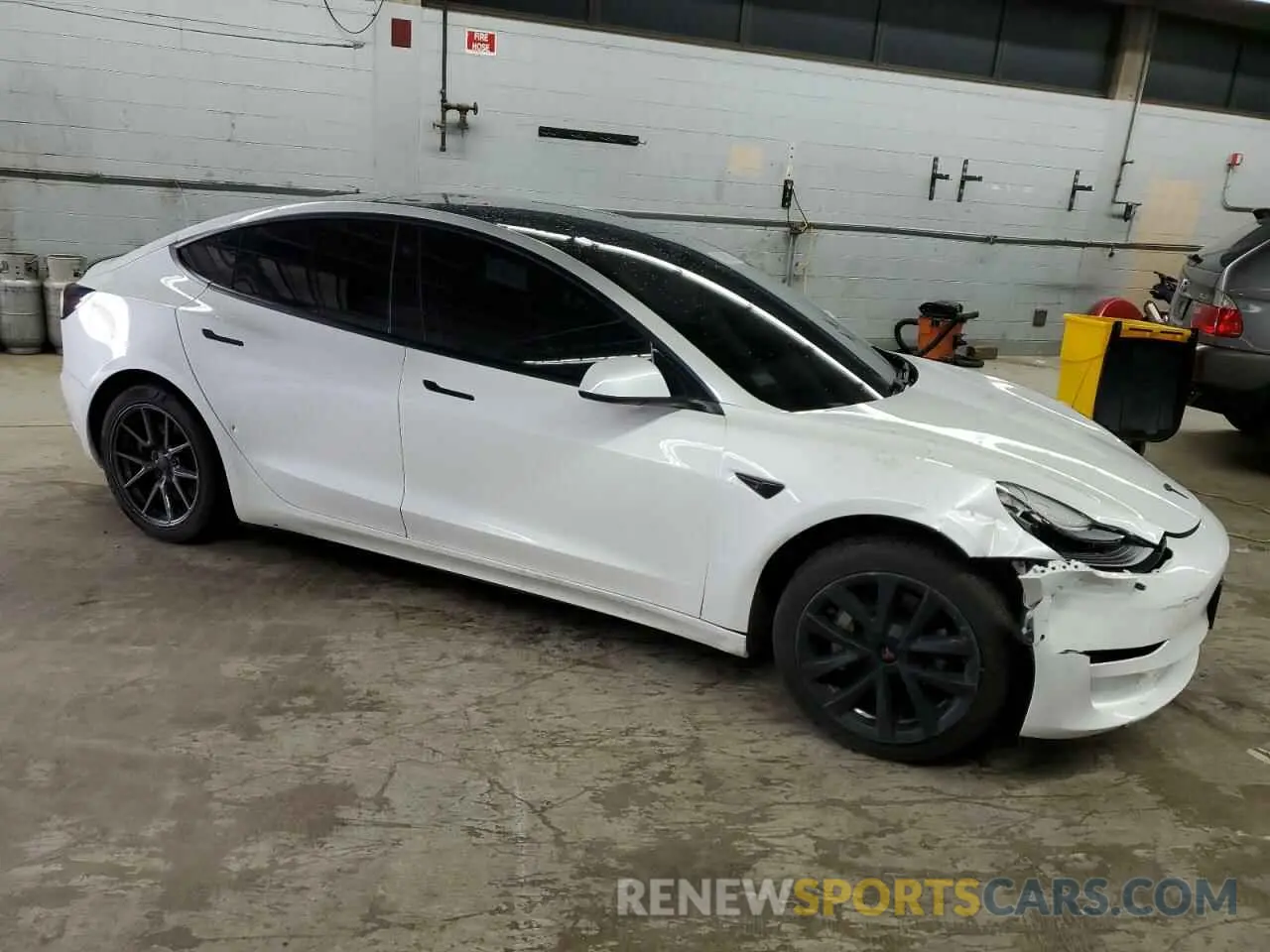 4 Photograph of a damaged car 5YJ3E1EA4MF943036 TESLA MODEL 3 2021