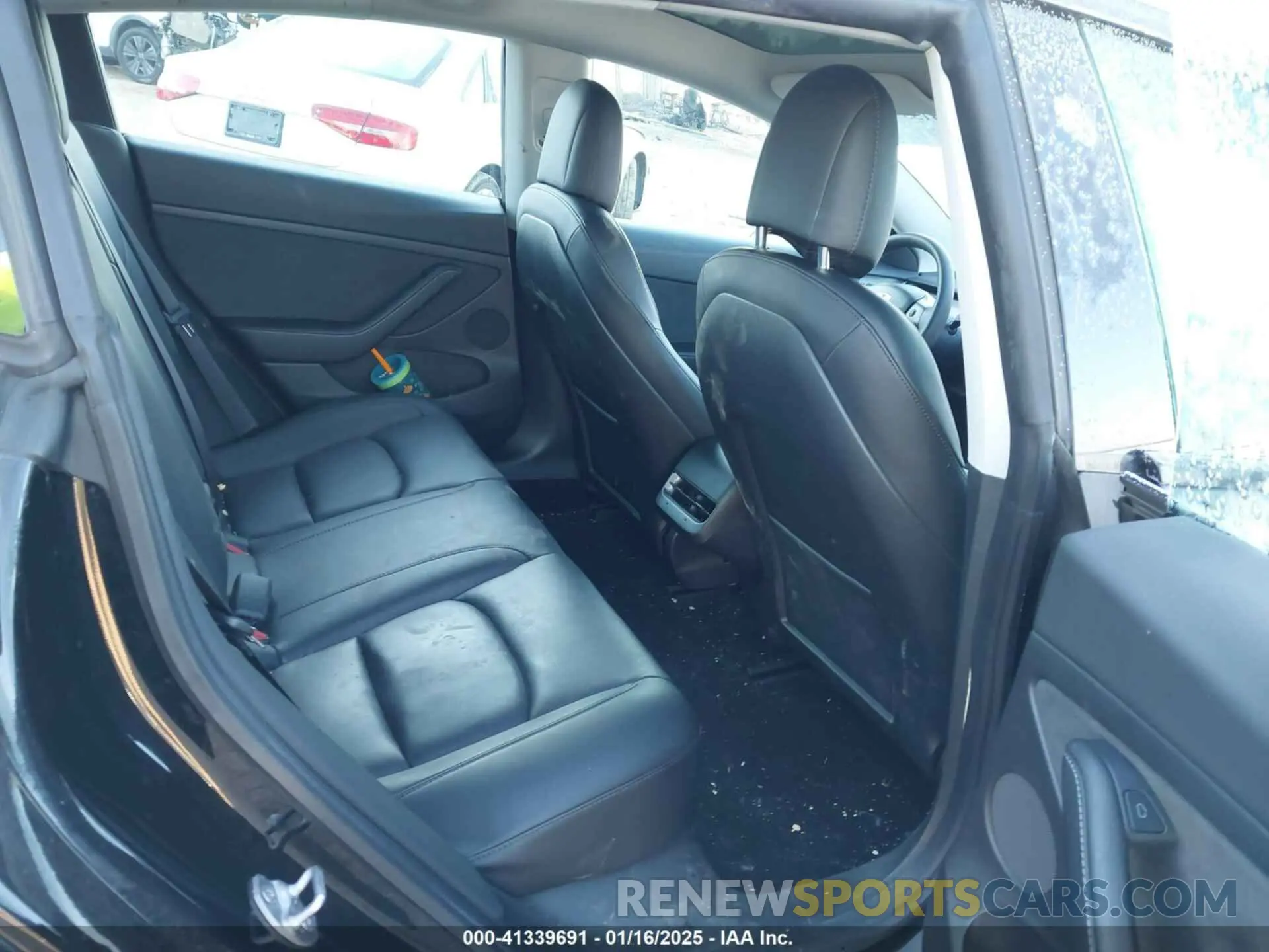 8 Photograph of a damaged car 5YJ3E1EA5MF027577 TESLA MODEL 3 2021