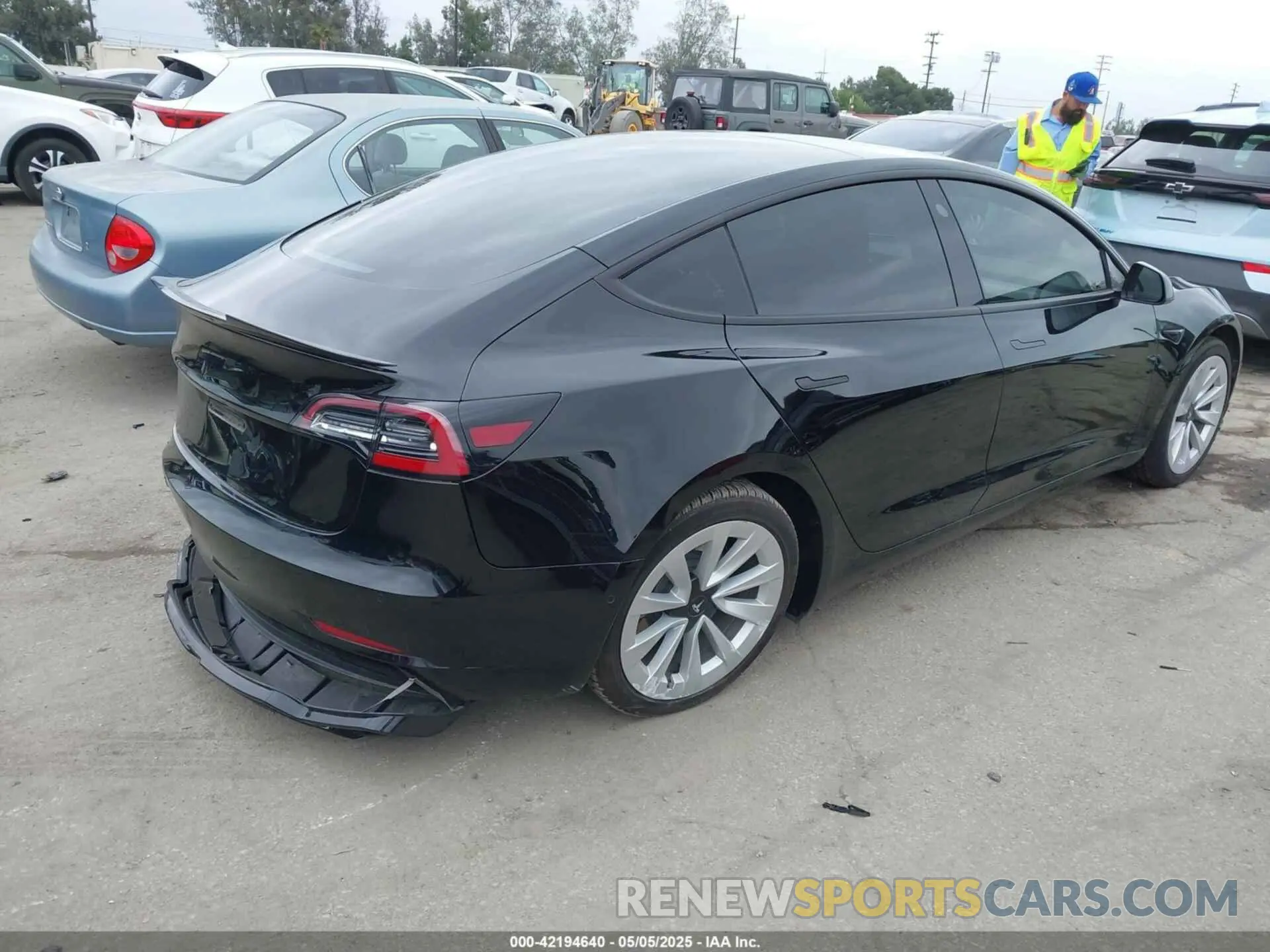 4 Photograph of a damaged car 5YJ3E1EA5MF938928 TESLA MODEL 3 2021