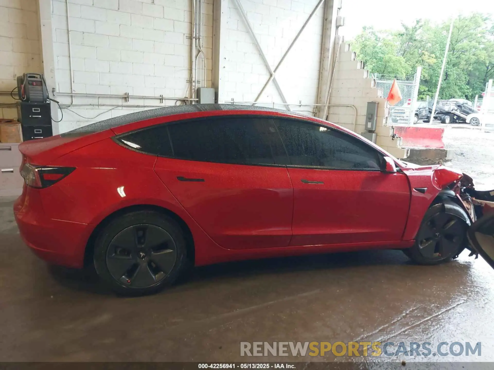 12 Photograph of a damaged car 5YJ3E1EA5MF955633 TESLA MODEL 3 2021
