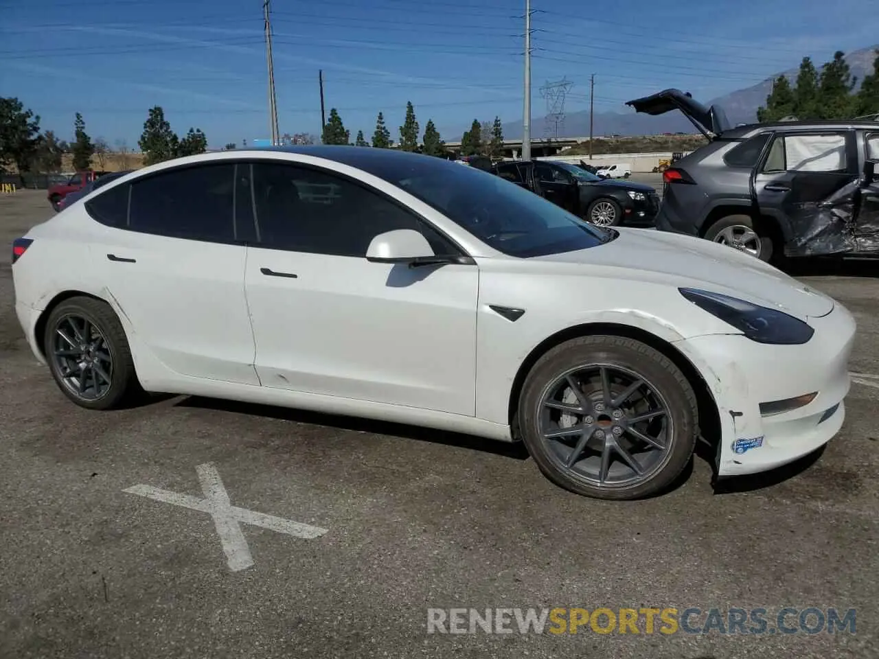 4 Photograph of a damaged car 5YJ3E1EA6MF023313 TESLA MODEL 3 2021