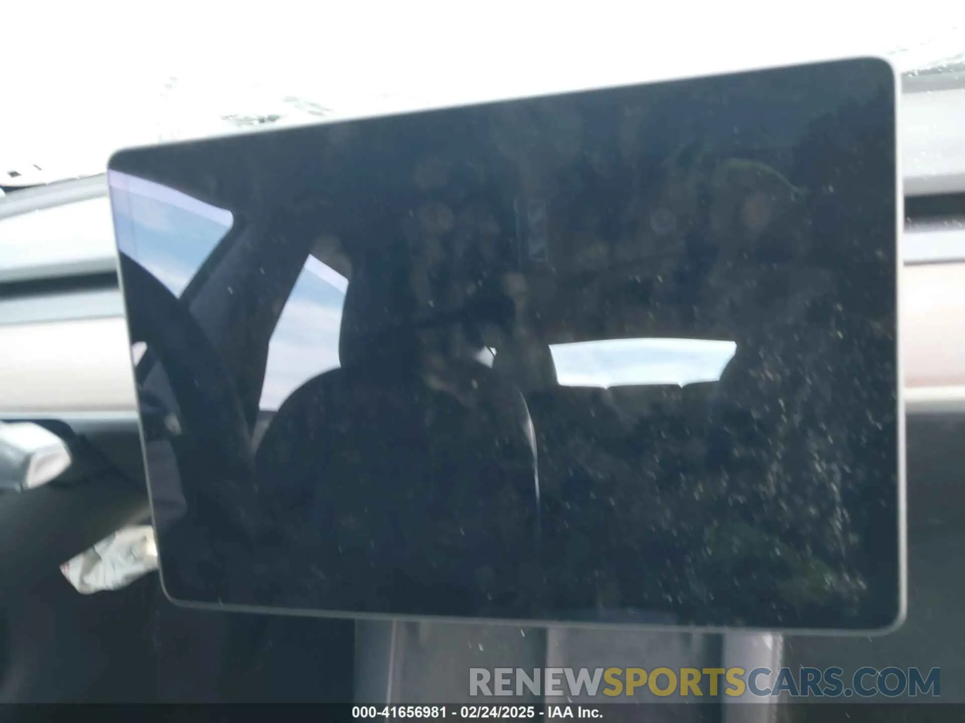 17 Photograph of a damaged car 5YJ3E1EA6MF028091 TESLA MODEL 3 2021