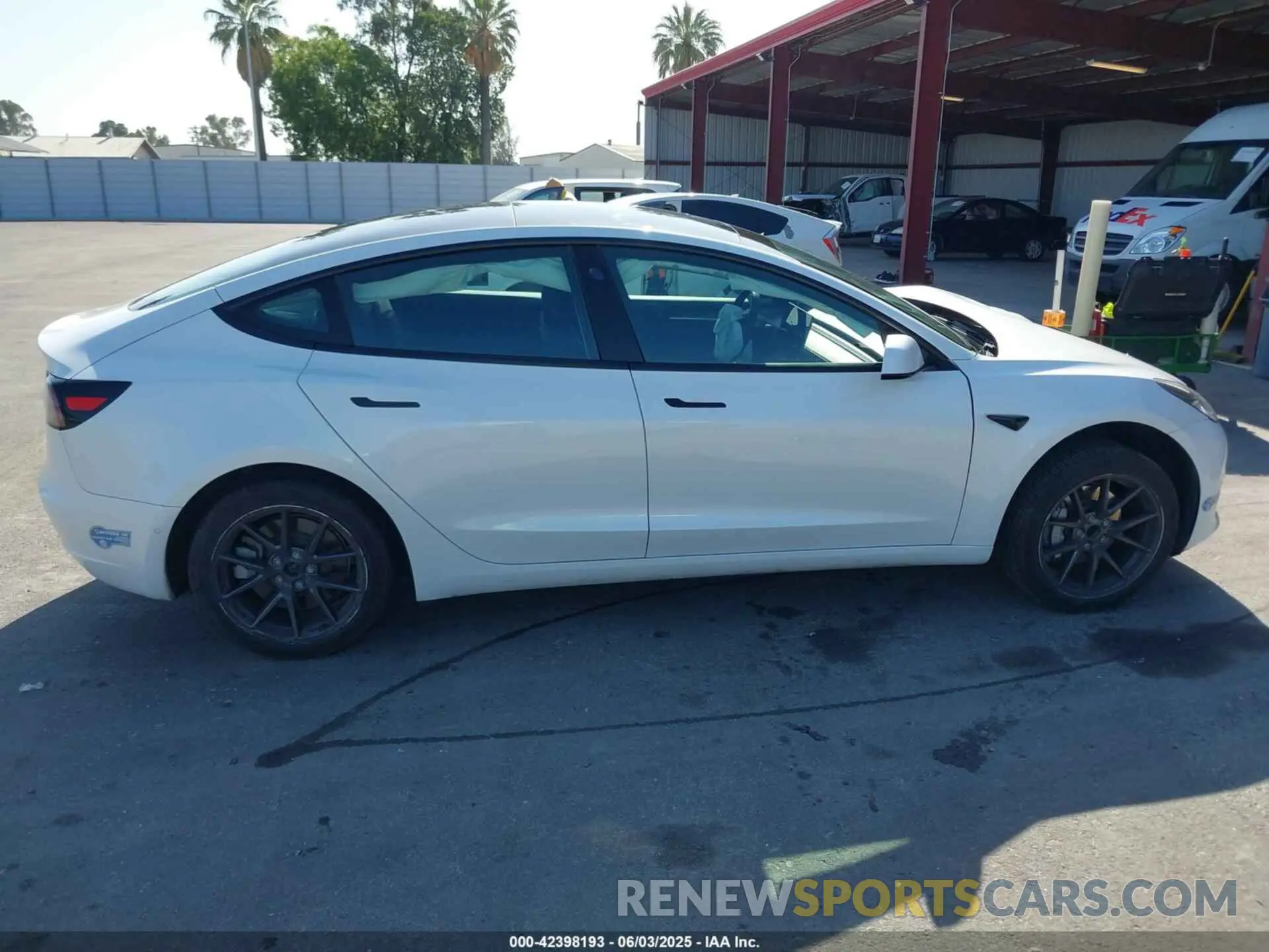 14 Фотография поврежденного автомобиля 5YJ3E1EA6MF079364 TESLA MODEL 3 2021