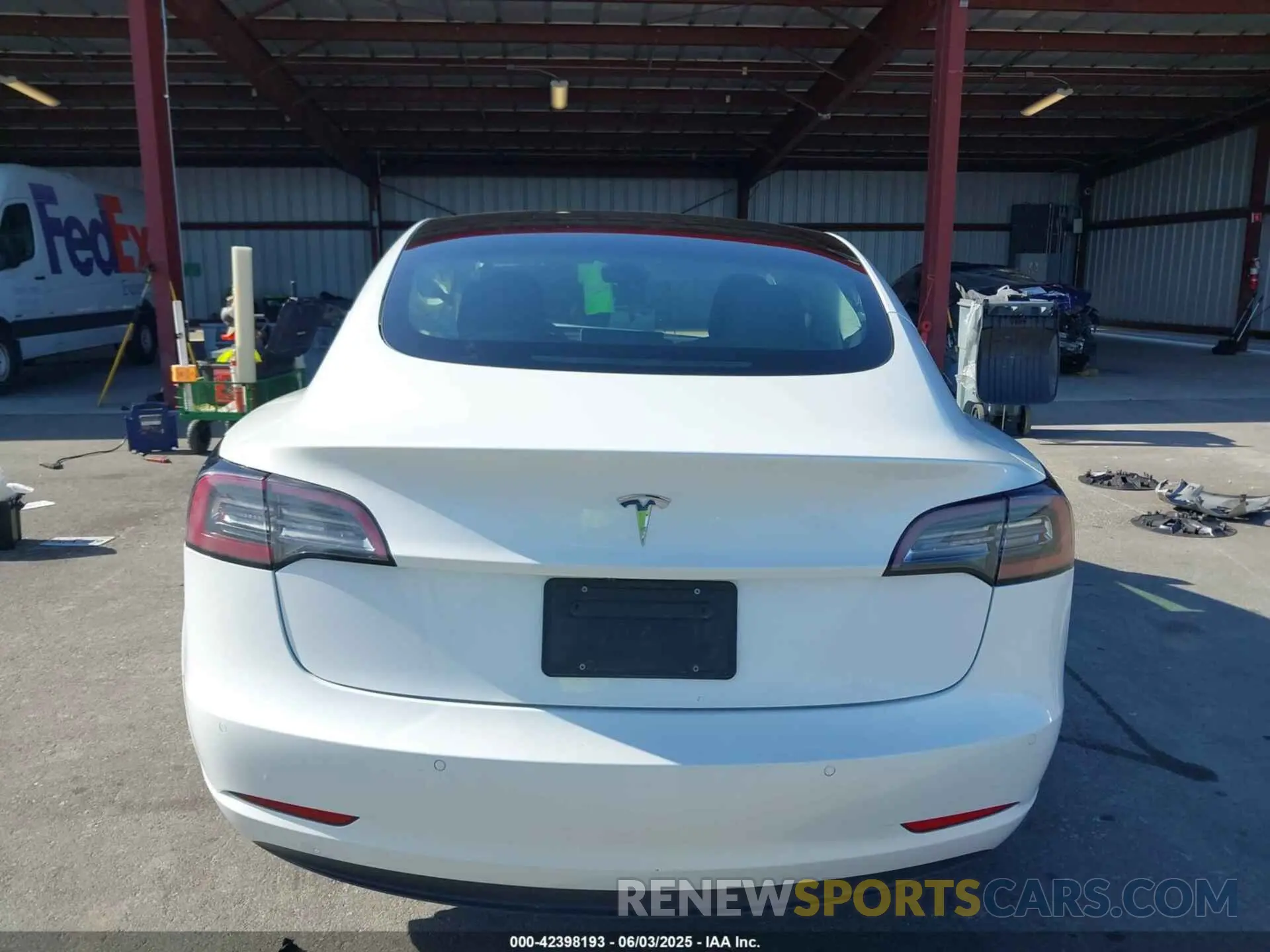 17 Фотография поврежденного автомобиля 5YJ3E1EA6MF079364 TESLA MODEL 3 2021