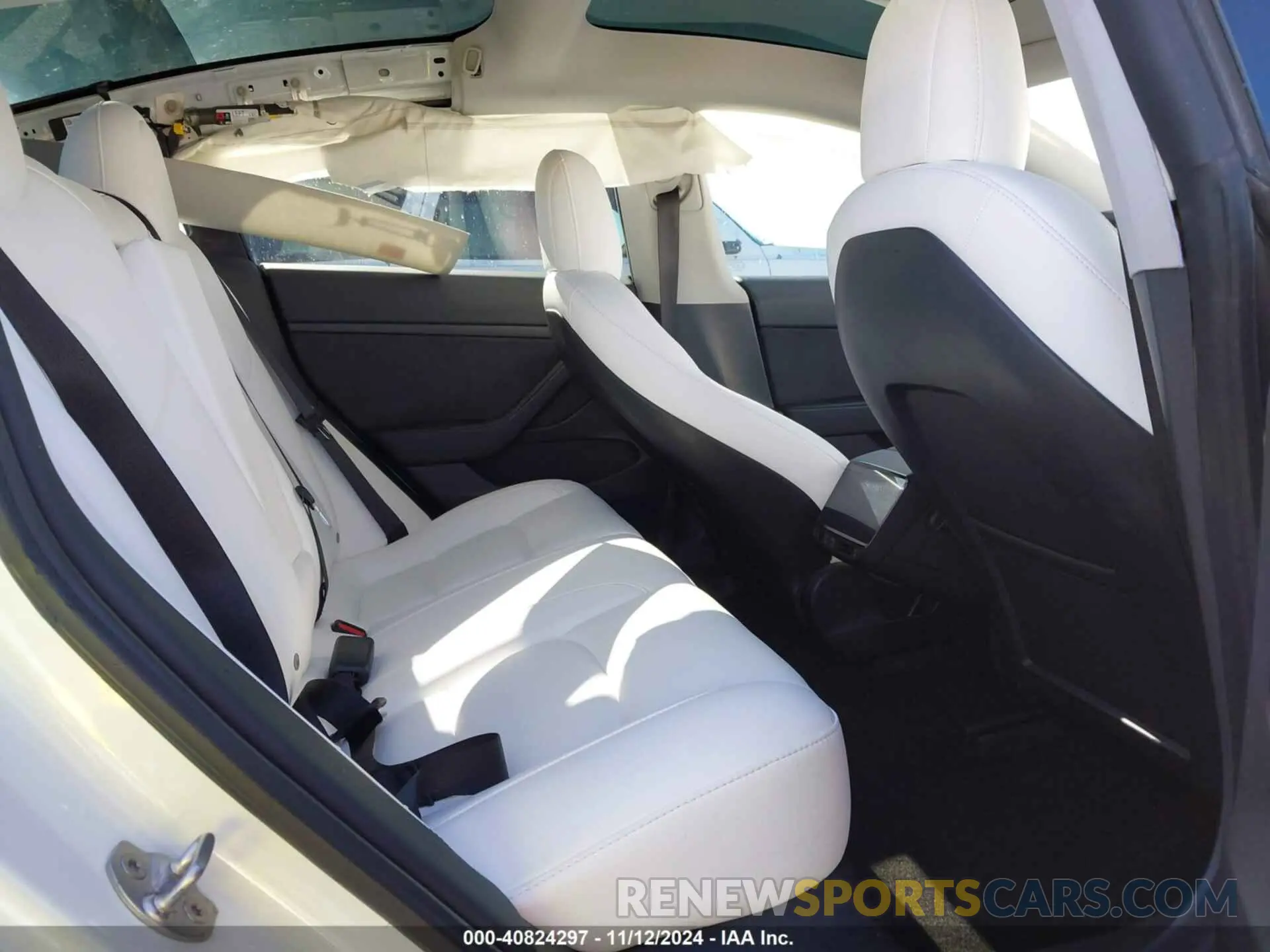 8 Photograph of a damaged car 5YJ3E1EA6MF978497 TESLA MODEL 3 2021