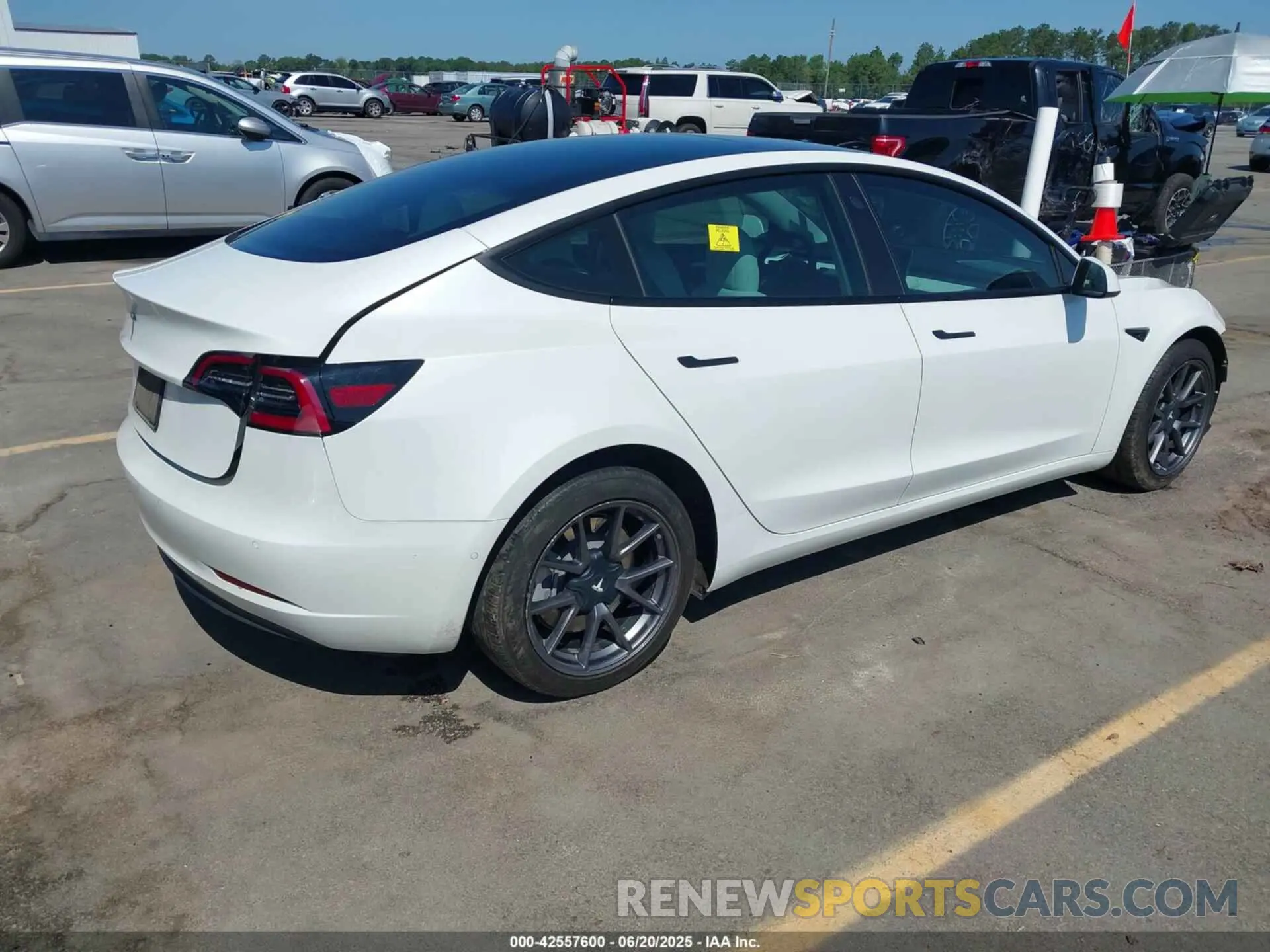 4 Photograph of a damaged car 5YJ3E1EA8MF018338 TESLA MODEL 3 2021