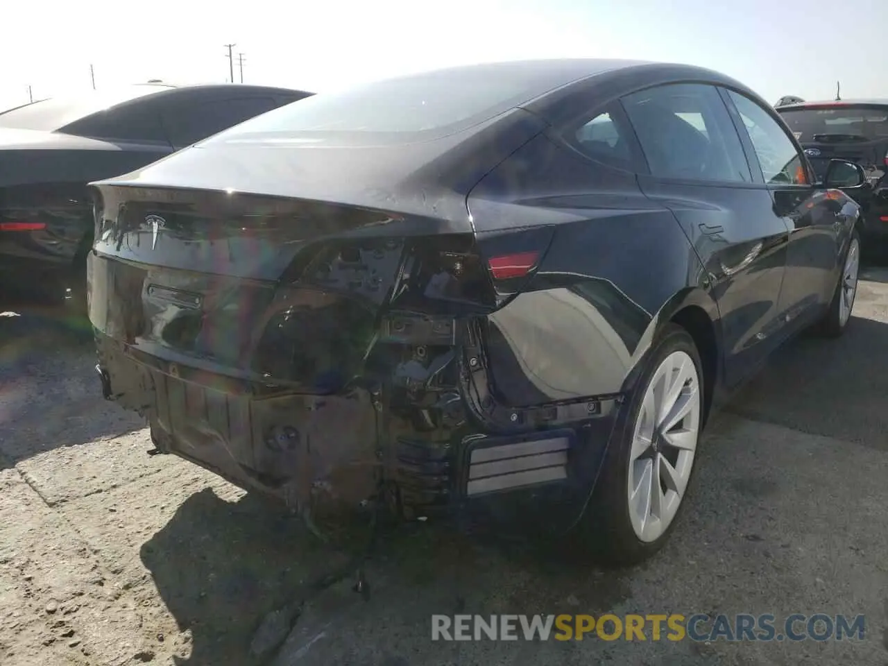 4 Photograph of a damaged car 5YJ3E1EA8MF085957 TESLA MODEL 3 2021