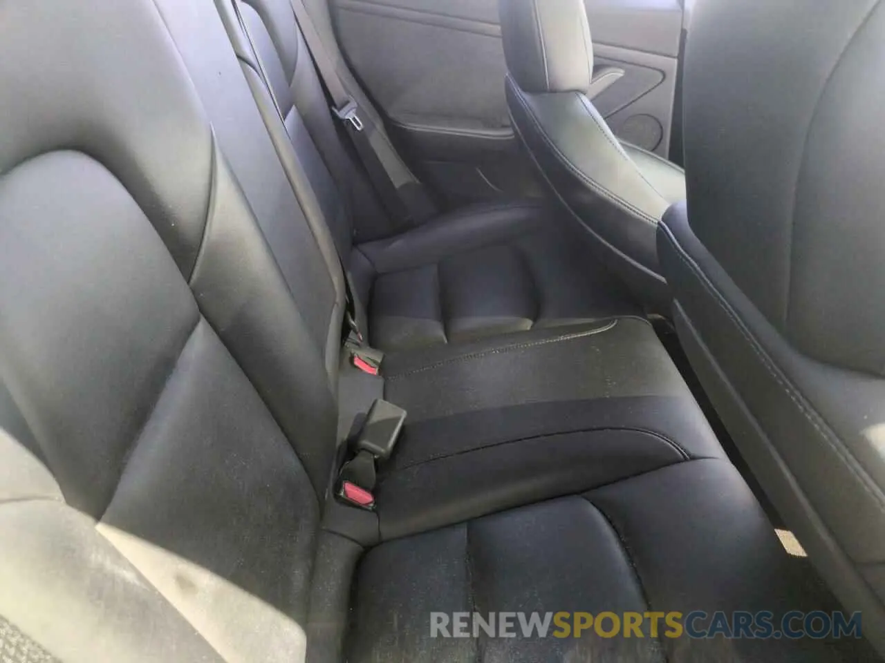 10 Photograph of a damaged car 5YJ3E1EA8MF093475 TESLA MODEL 3 2021