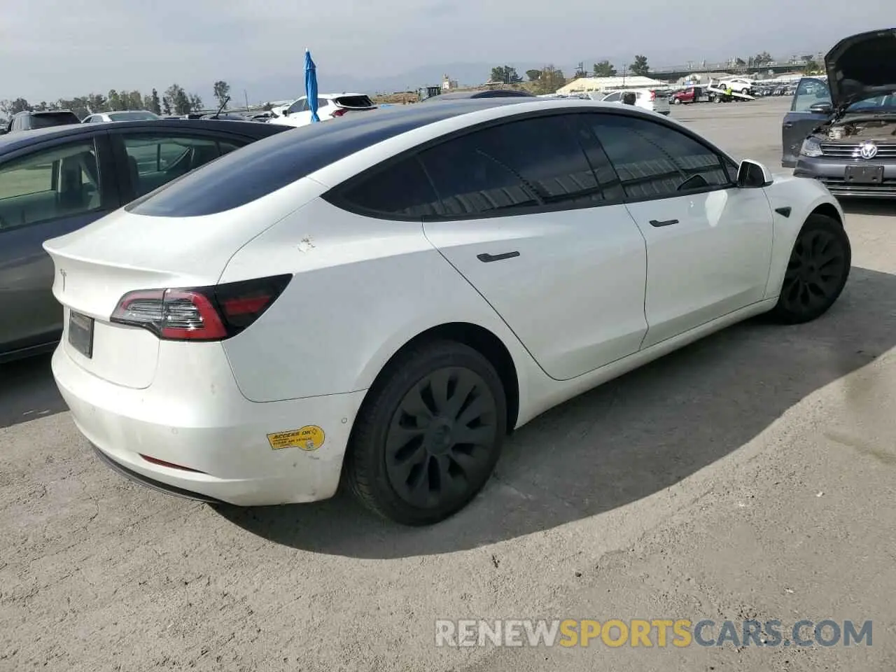 3 Photograph of a damaged car 5YJ3E1EA8MF098935 TESLA MODEL 3 2021