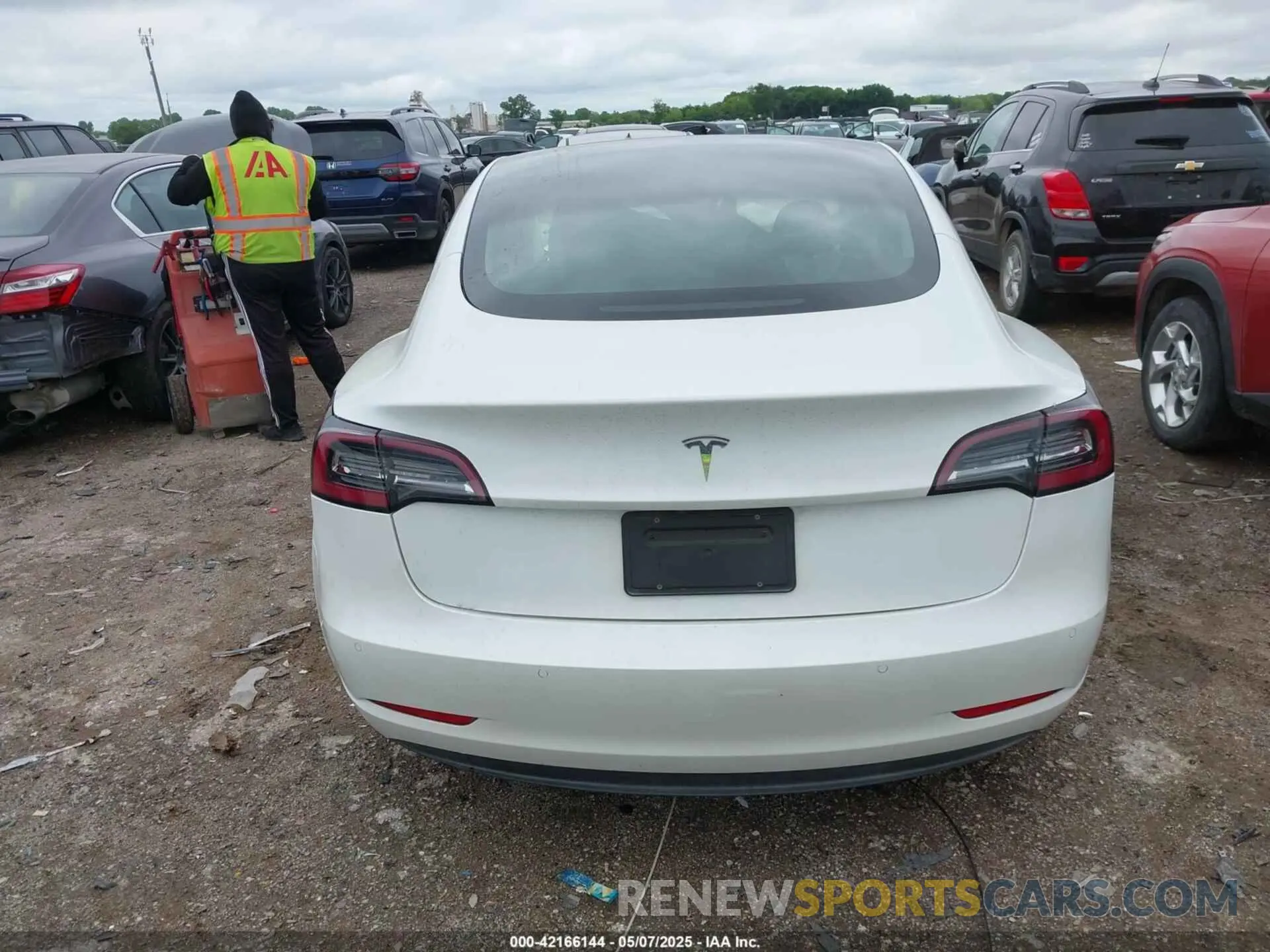 17 Фотография поврежденного автомобиля 5YJ3E1EA8MF921542 TESLA MODEL 3 2021