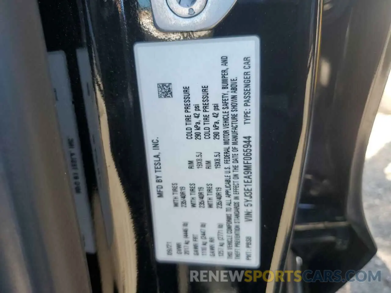 12 Photograph of a damaged car 5YJ3E1EA9MF065944 TESLA MODEL 3 2021