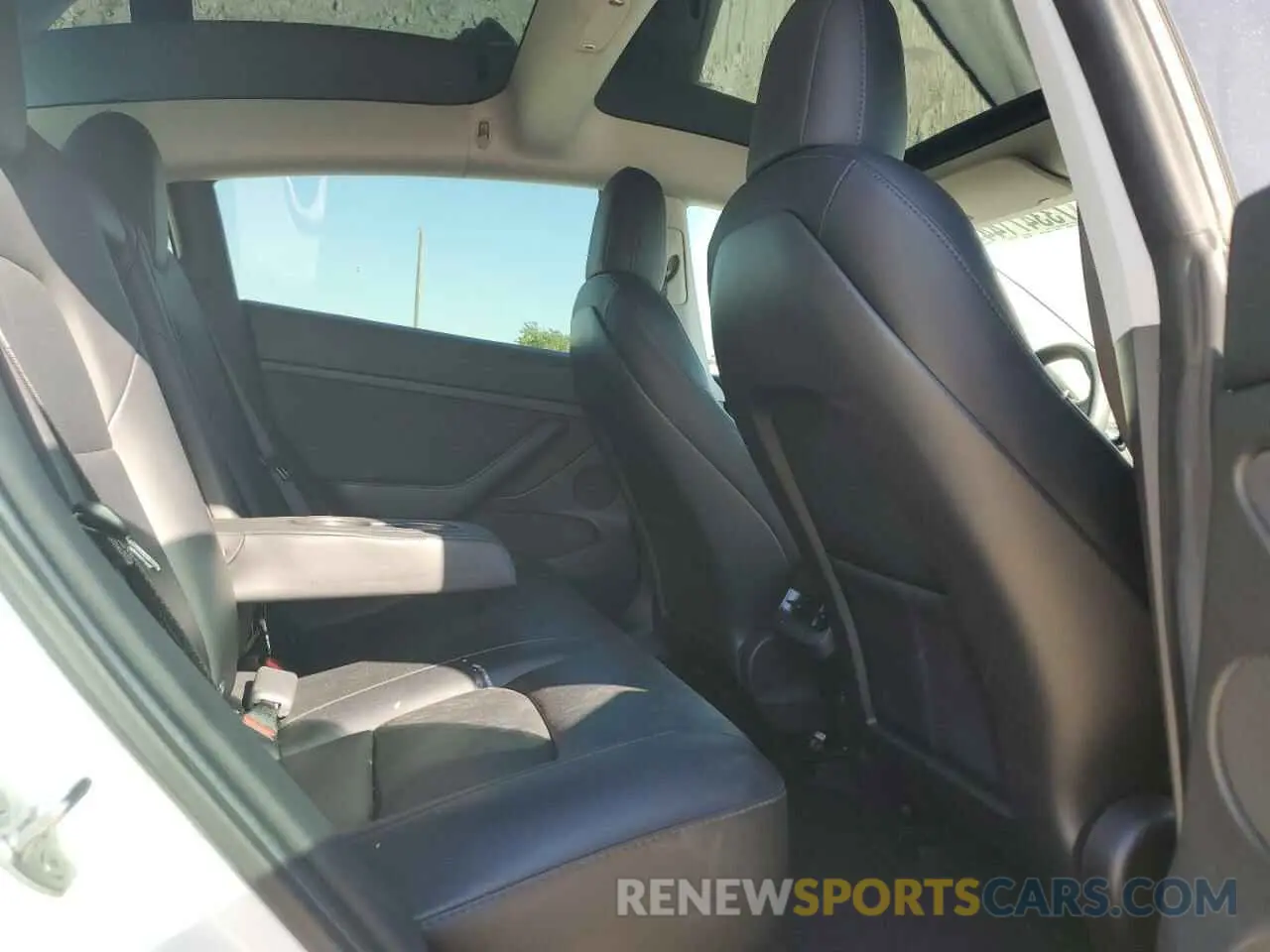 10 Photograph of a damaged car 5YJ3E1EAXMF030393 TESLA MODEL 3 2021