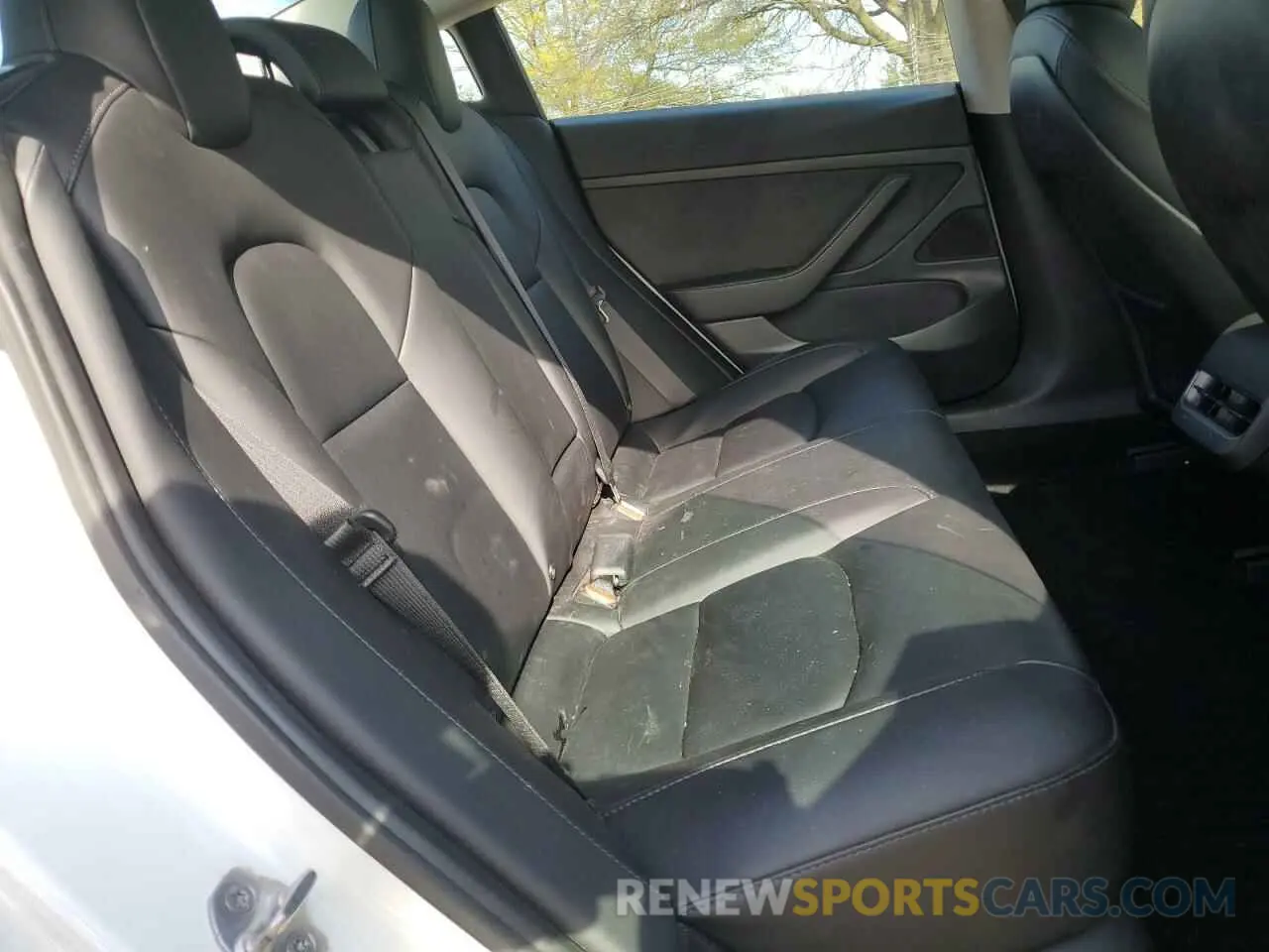 10 Photograph of a damaged car 5YJ3E1EAXMF870285 TESLA MODEL 3 2021
