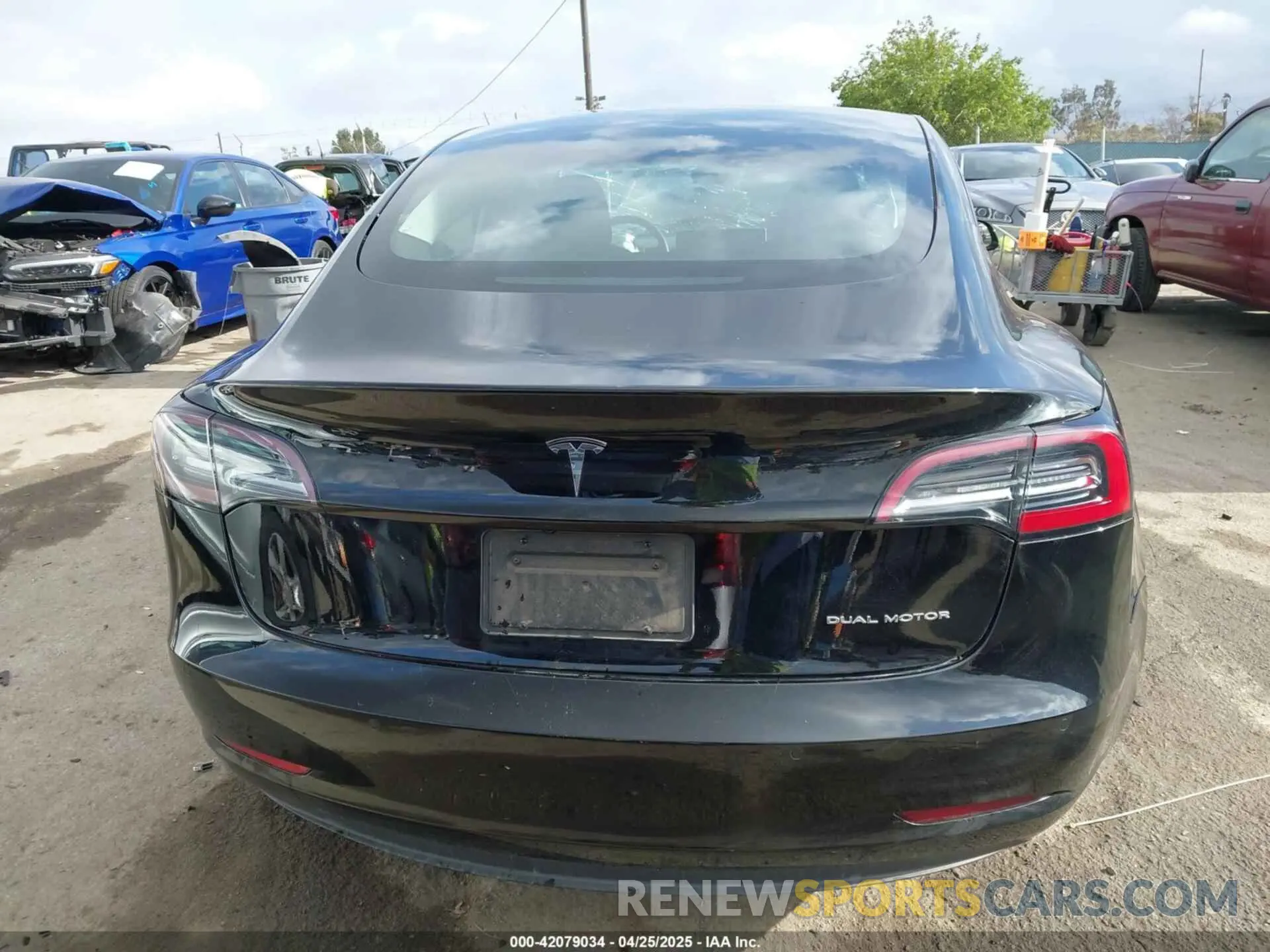 17 Фотография поврежденного автомобиля 5YJ3E1EB0MF855531 TESLA MODEL 3 2021