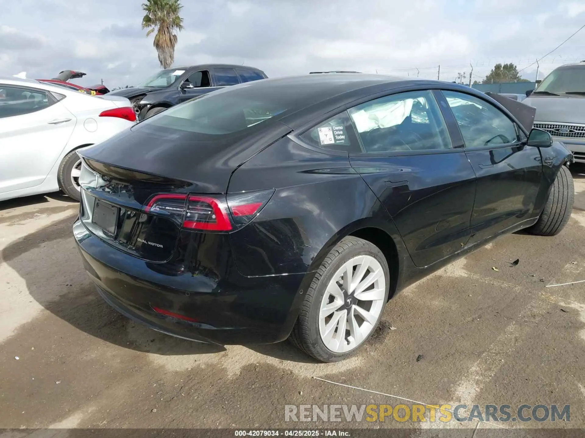 4 Фотография поврежденного автомобиля 5YJ3E1EB0MF855531 TESLA MODEL 3 2021