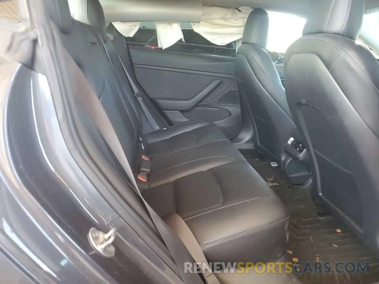 11 Photograph of a damaged car 5YJ3E1EB1MF925764 TESLA MODEL 3 2021