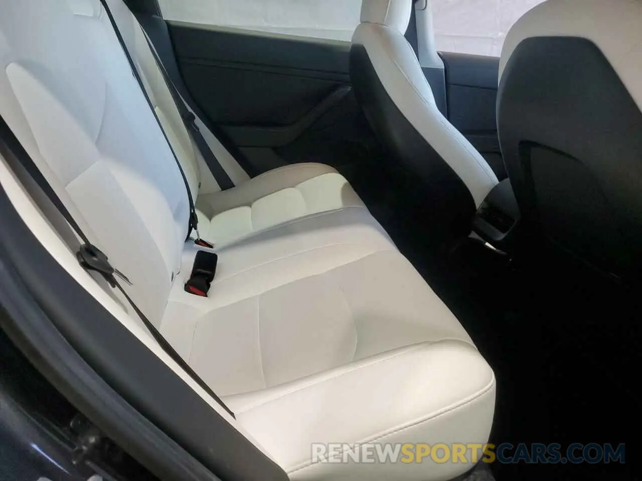 10 Photograph of a damaged car 5YJ3E1EB2MF036486 TESLA MODEL 3 2021