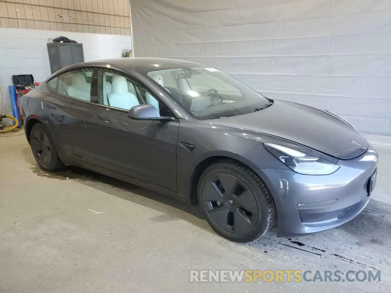 4 Photograph of a damaged car 5YJ3E1EB2MF036486 TESLA MODEL 3 2021