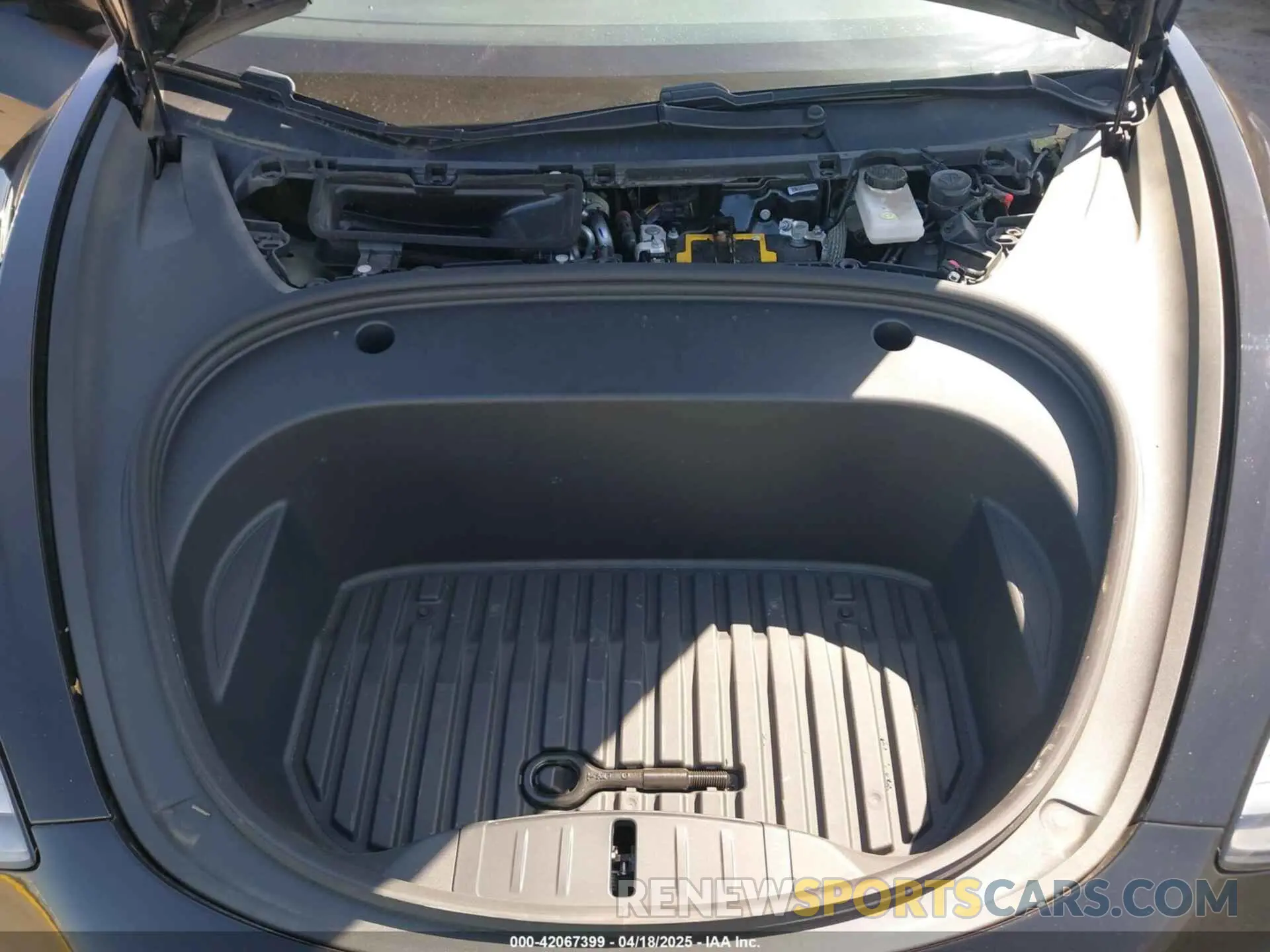 10 Photograph of a damaged car 5YJ3E1EB2MF065583 TESLA MODEL 3 2021