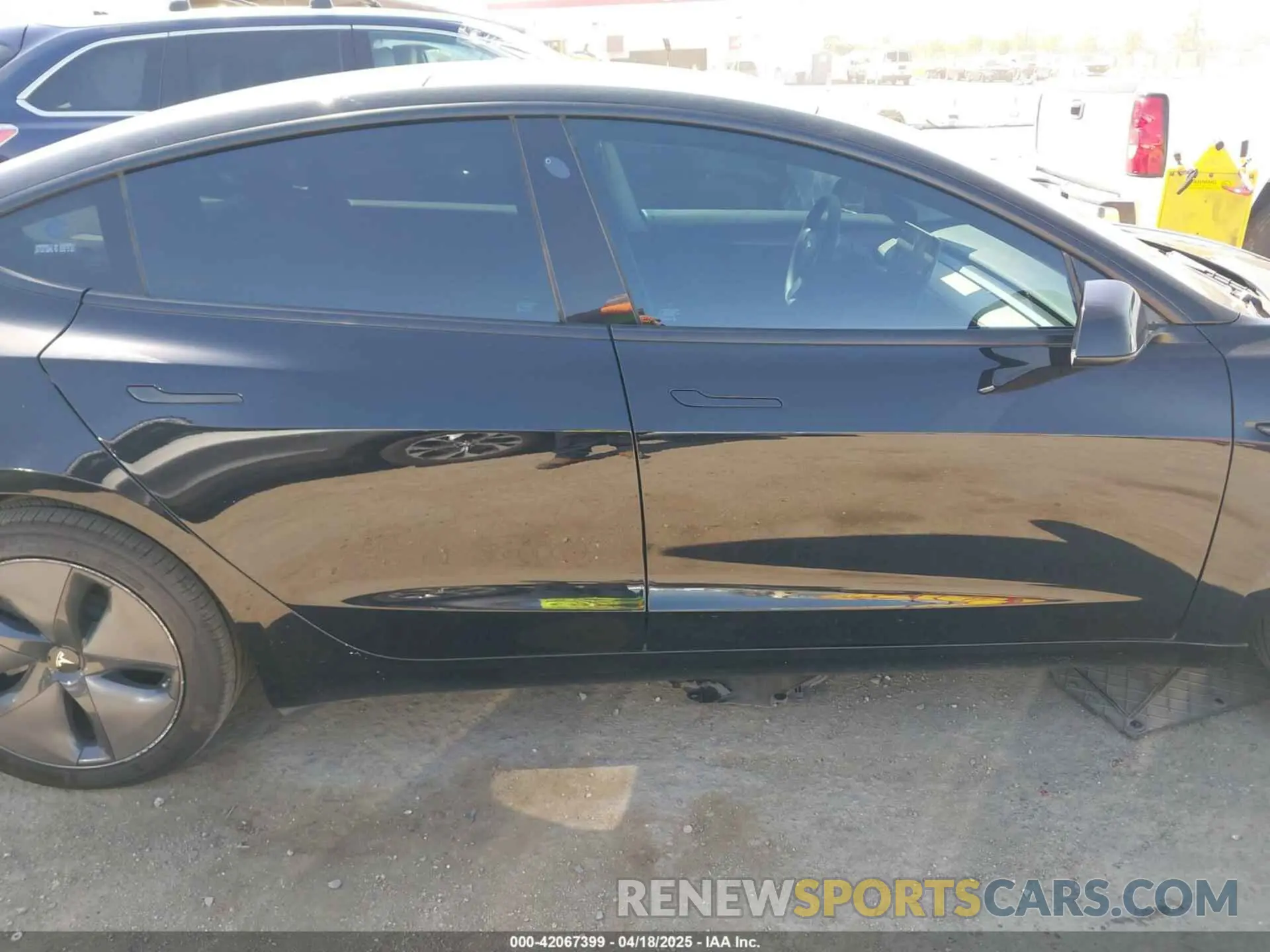 14 Photograph of a damaged car 5YJ3E1EB2MF065583 TESLA MODEL 3 2021