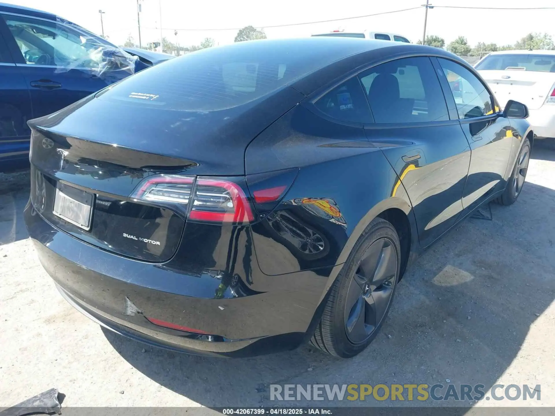 4 Photograph of a damaged car 5YJ3E1EB2MF065583 TESLA MODEL 3 2021
