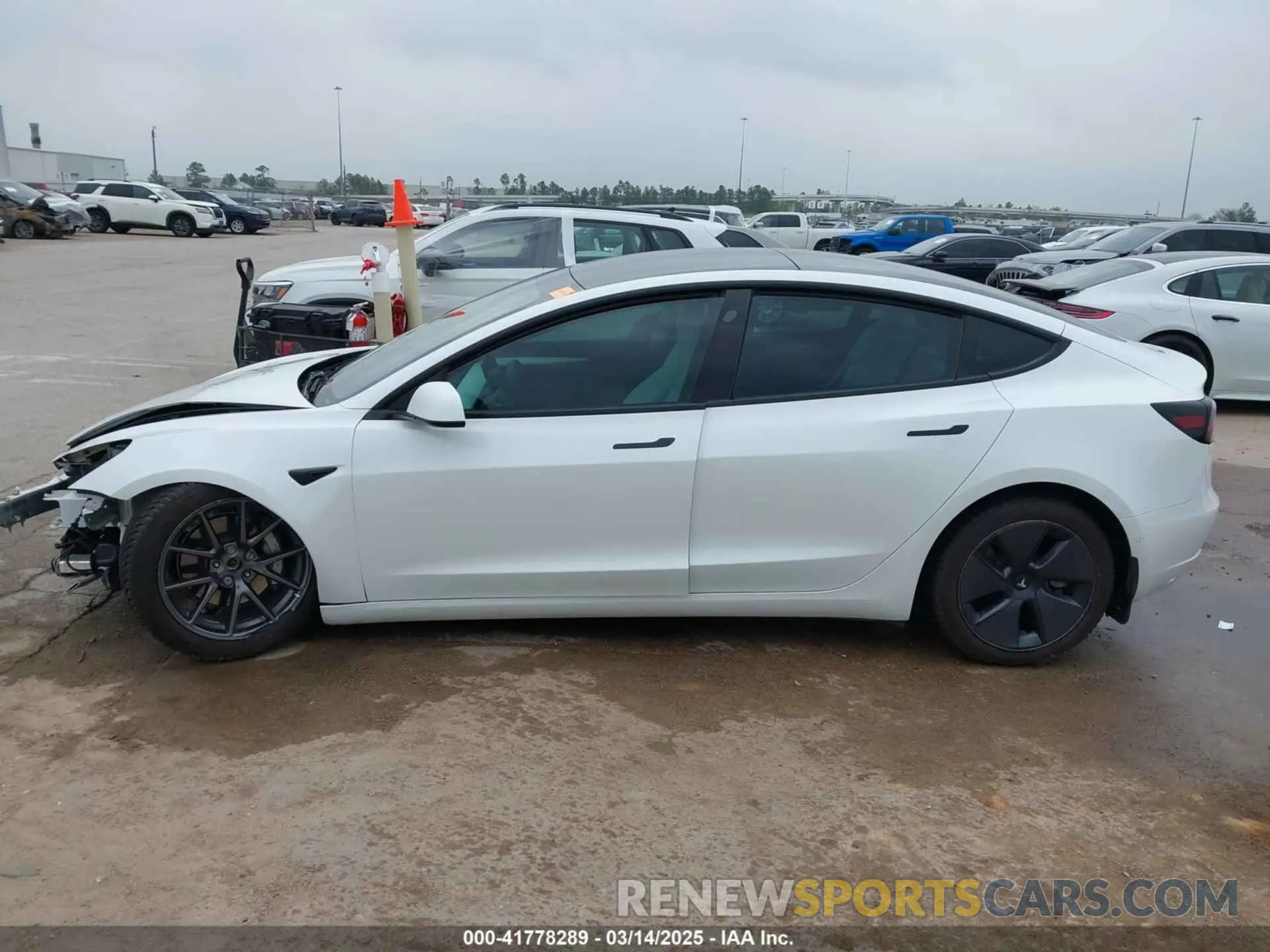15 Photograph of a damaged car 5YJ3E1EB3MF059713 TESLA MODEL 3 2021