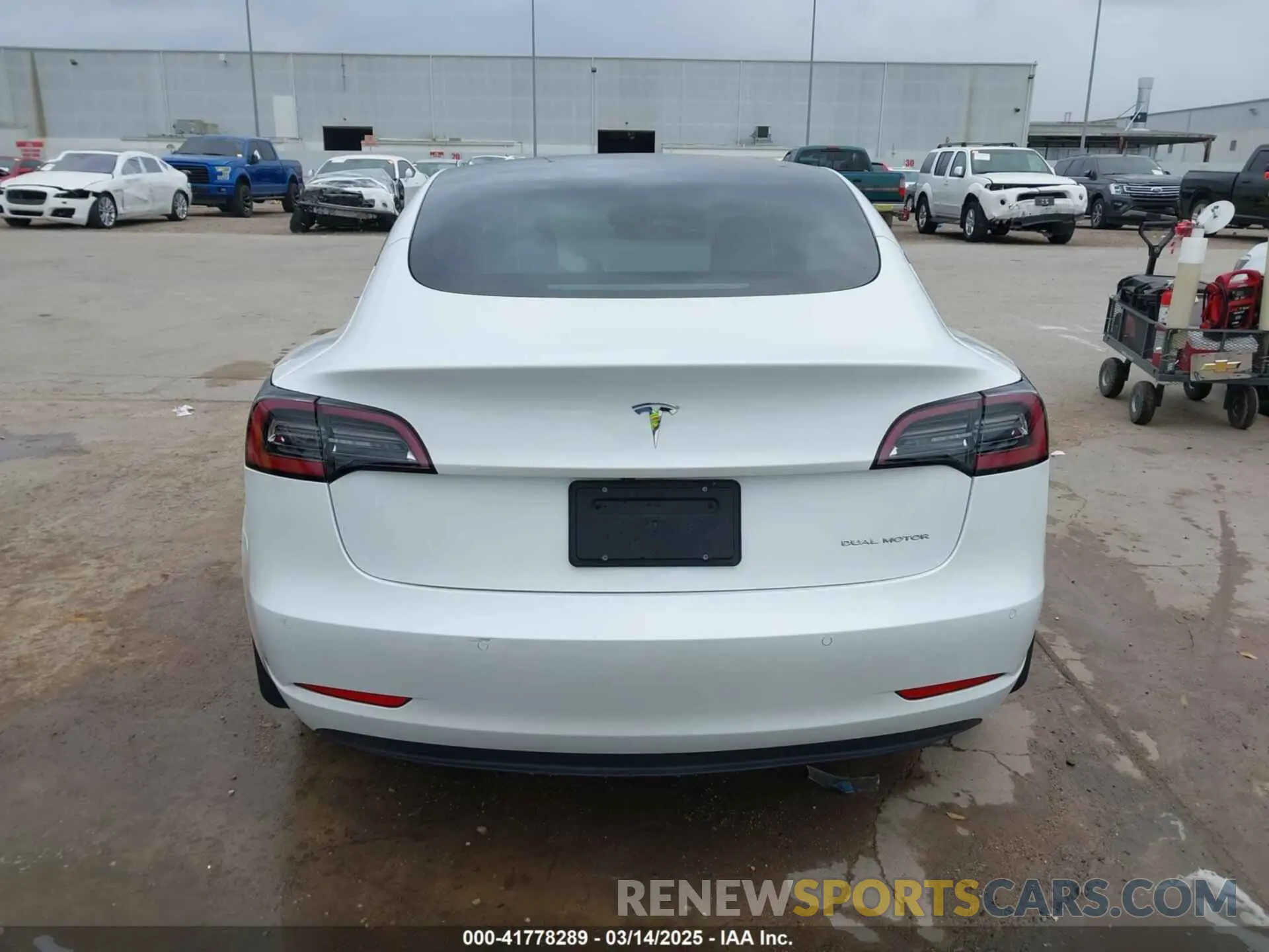 17 Photograph of a damaged car 5YJ3E1EB3MF059713 TESLA MODEL 3 2021