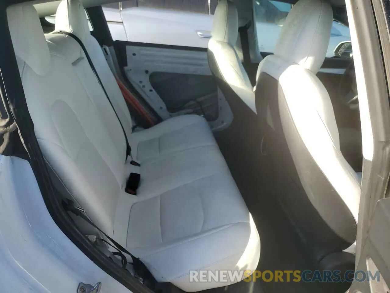 10 Photograph of a damaged car 5YJ3E1EB3MF975484 TESLA MODEL 3 2021