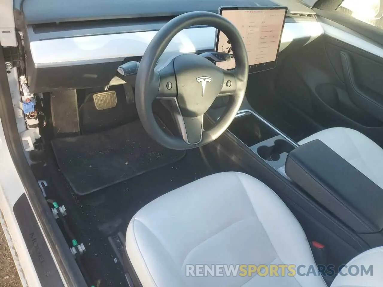 8 Photograph of a damaged car 5YJ3E1EB3MF975484 TESLA MODEL 3 2021