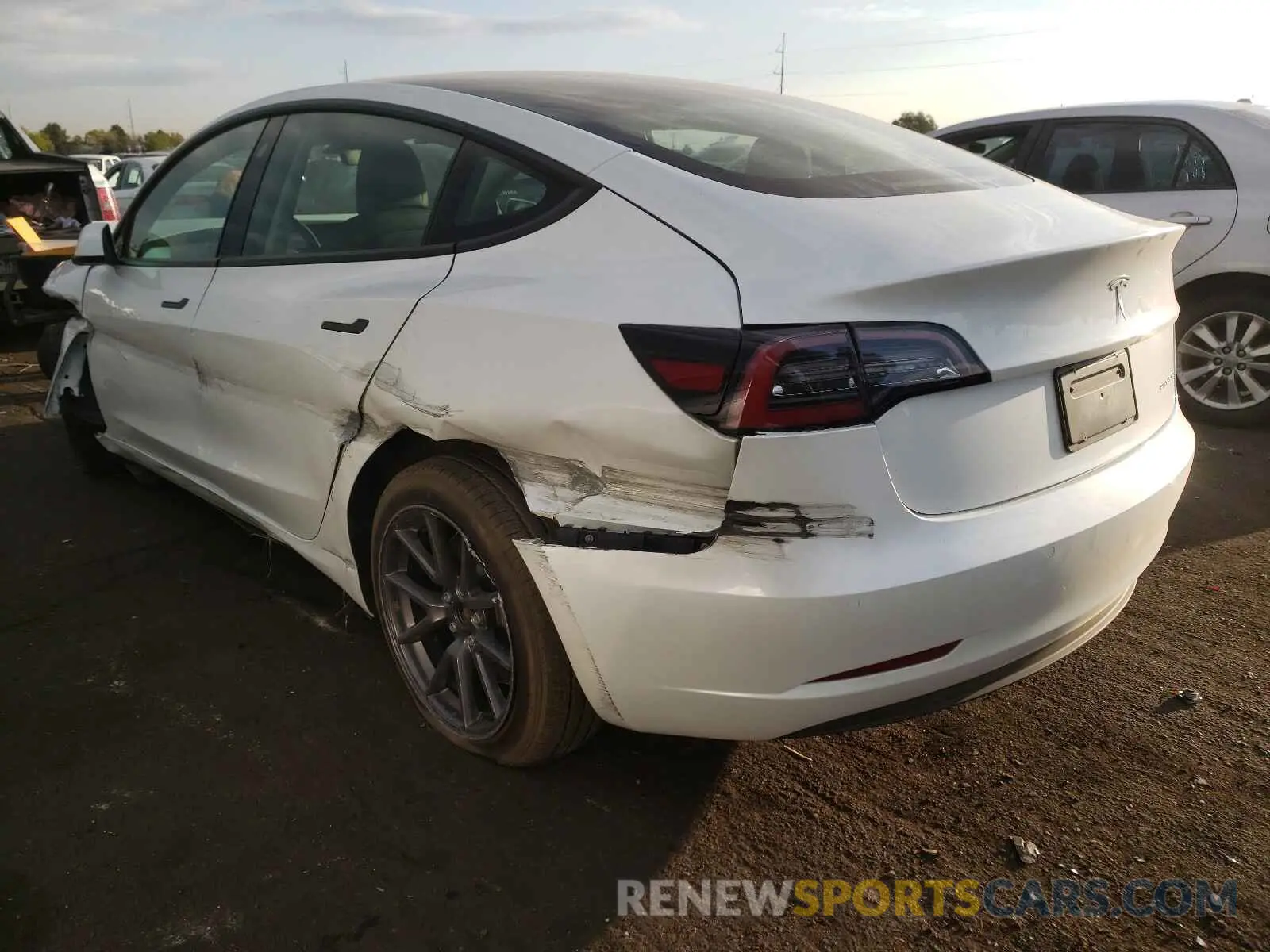 3 Photograph of a damaged car 5YJ3E1EB4MF869769 TESLA MODEL 3 2021