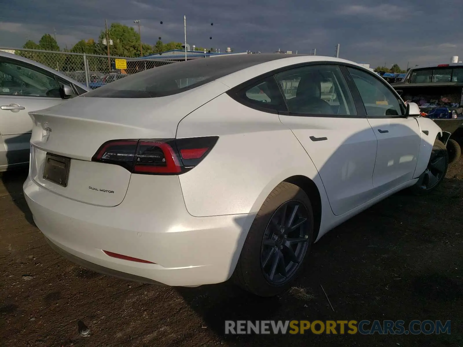 4 Photograph of a damaged car 5YJ3E1EB4MF869769 TESLA MODEL 3 2021