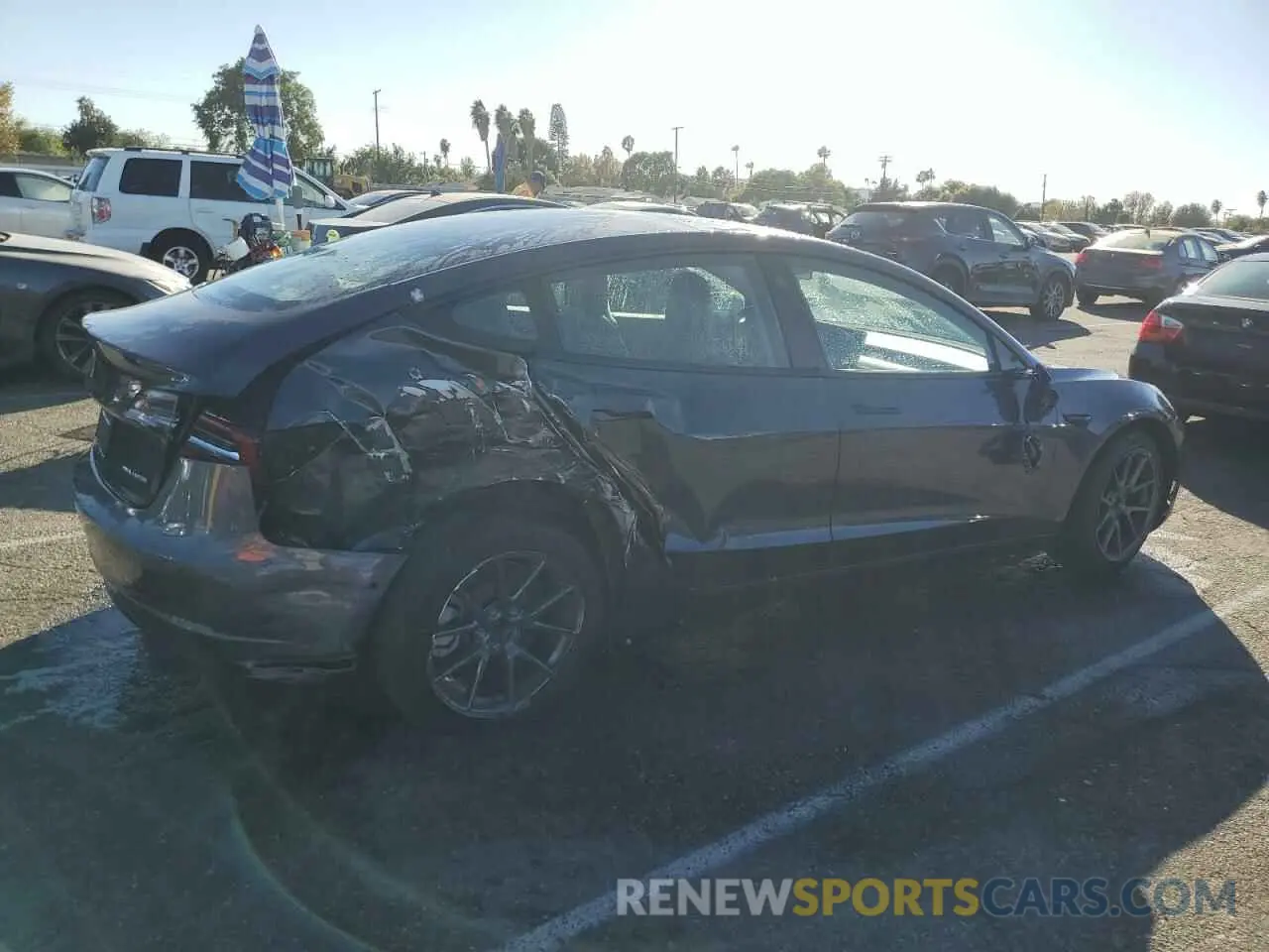 3 Photograph of a damaged car 5YJ3E1EB5MF075900 TESLA MODEL 3 2021