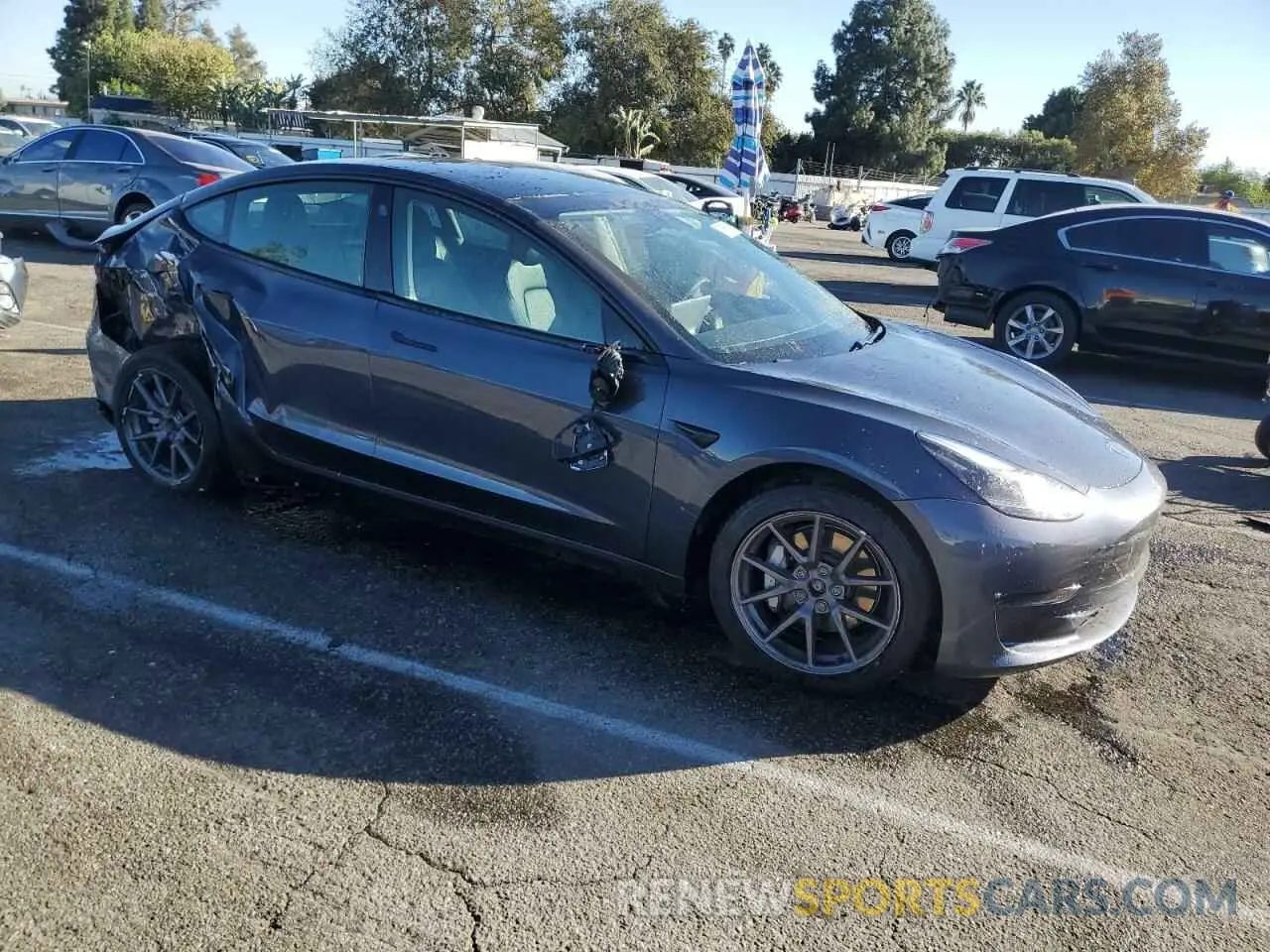 4 Photograph of a damaged car 5YJ3E1EB5MF075900 TESLA MODEL 3 2021