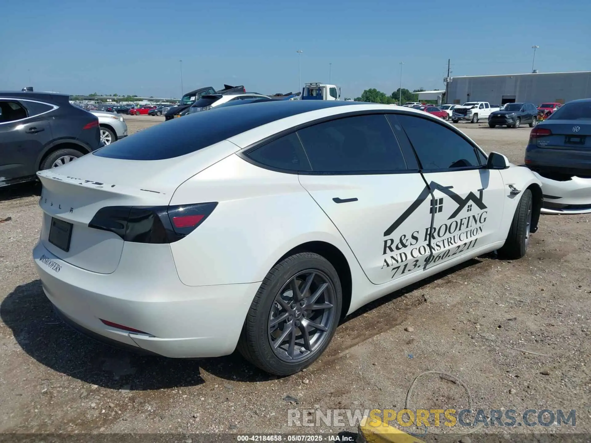 4 Photograph of a damaged car 5YJ3E1EB5MF091434 TESLA MODEL 3 2021