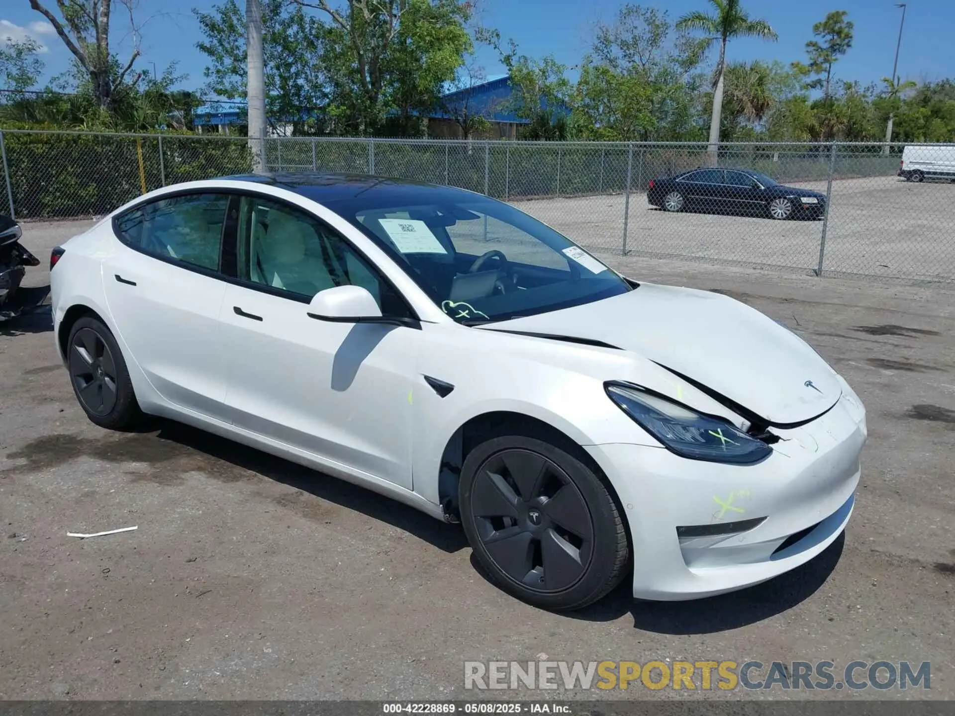 1 Photograph of a damaged car 5YJ3E1EB5MF847912 TESLA MODEL 3 2021