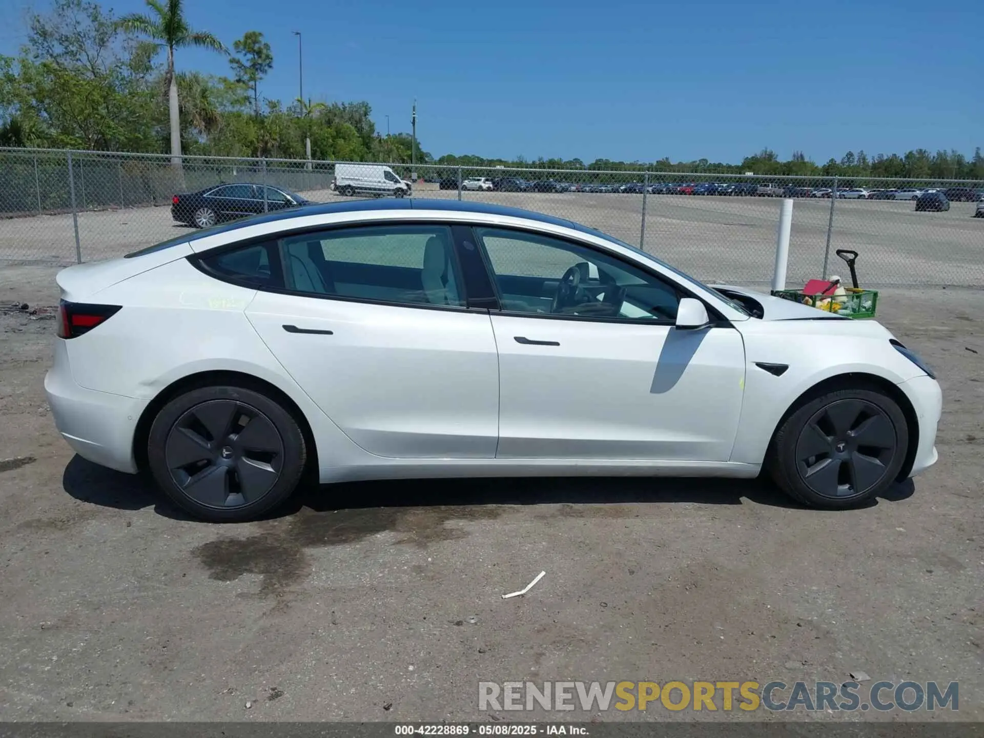 14 Photograph of a damaged car 5YJ3E1EB5MF847912 TESLA MODEL 3 2021