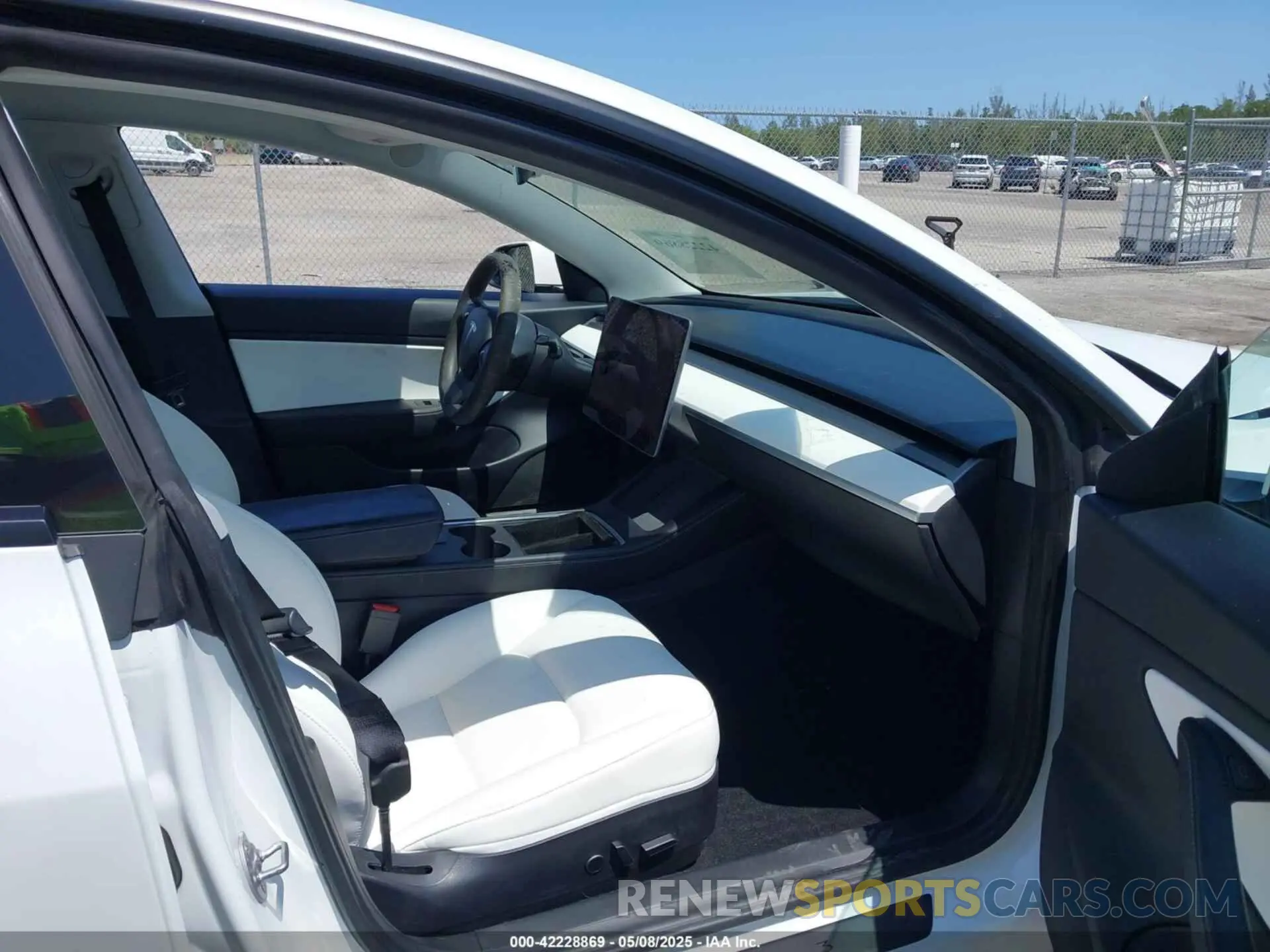 5 Photograph of a damaged car 5YJ3E1EB5MF847912 TESLA MODEL 3 2021