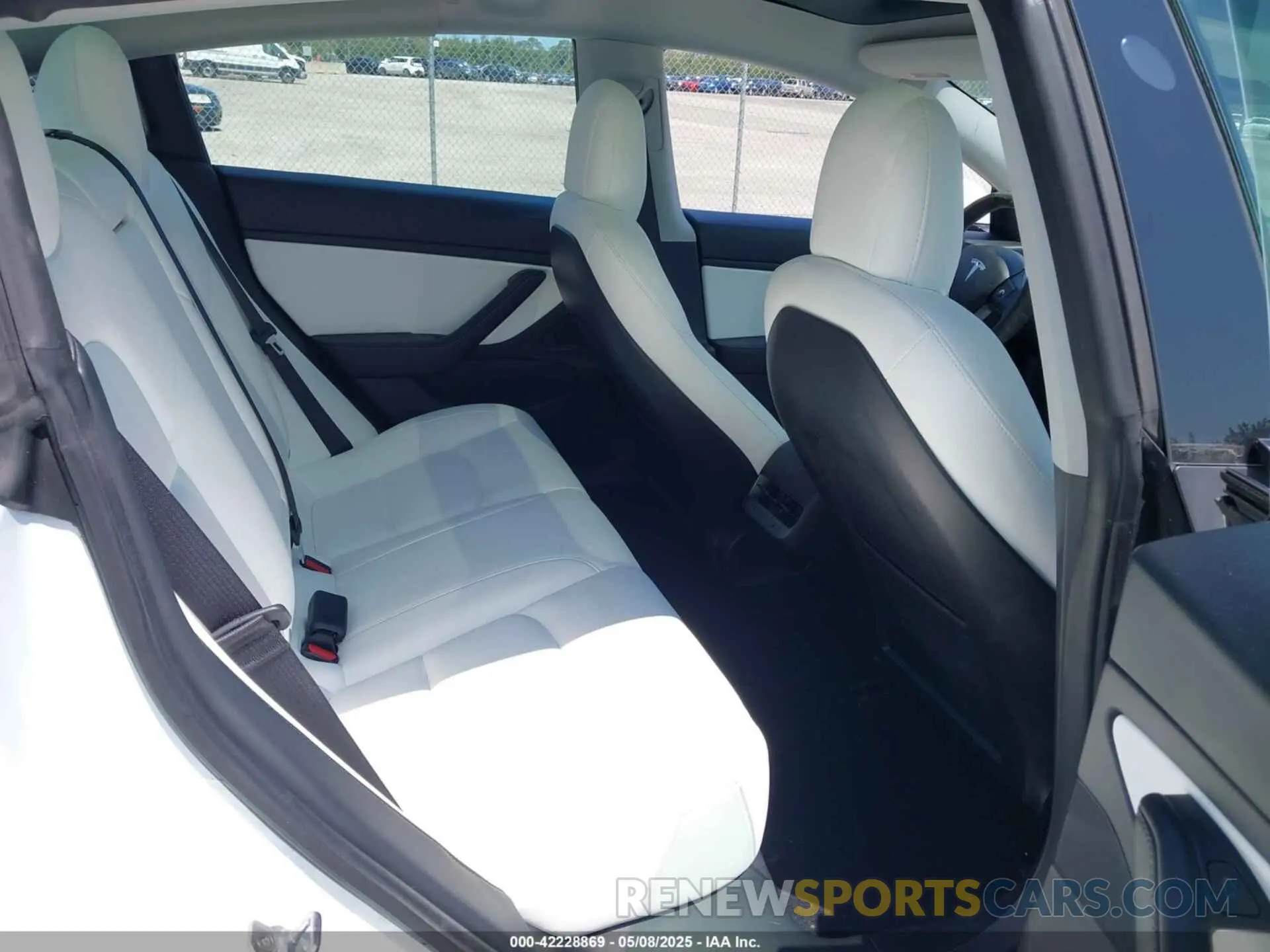 8 Photograph of a damaged car 5YJ3E1EB5MF847912 TESLA MODEL 3 2021