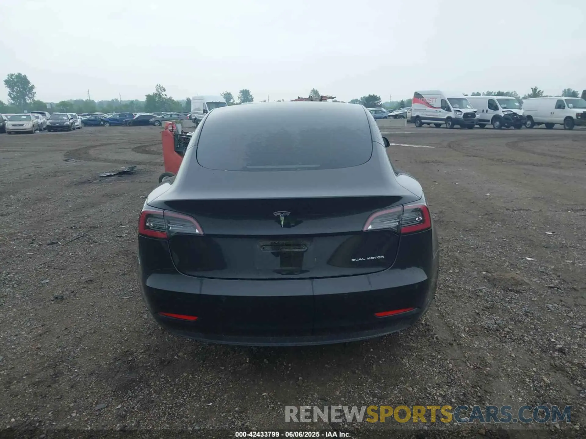 16 Photograph of a damaged car 5YJ3E1EB6MF056210 TESLA MODEL 3 2021