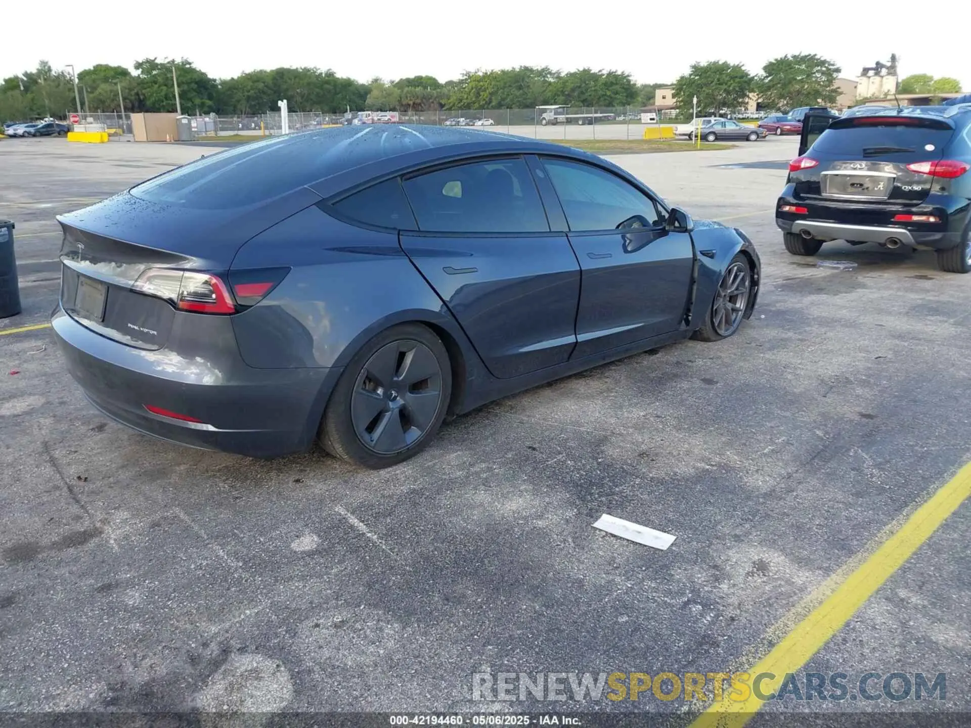 4 Photograph of a damaged car 5YJ3E1EB7MF030117 TESLA MODEL 3 2021