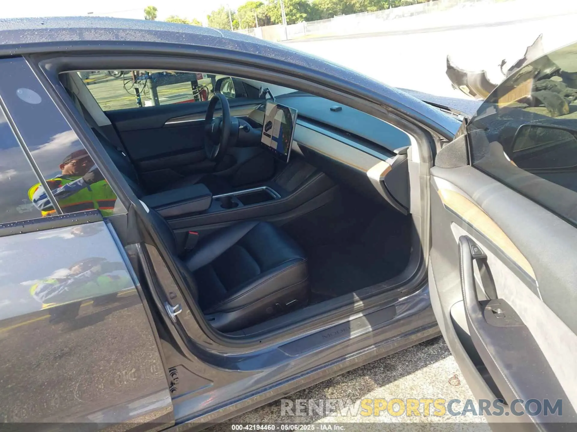 5 Photograph of a damaged car 5YJ3E1EB7MF030117 TESLA MODEL 3 2021