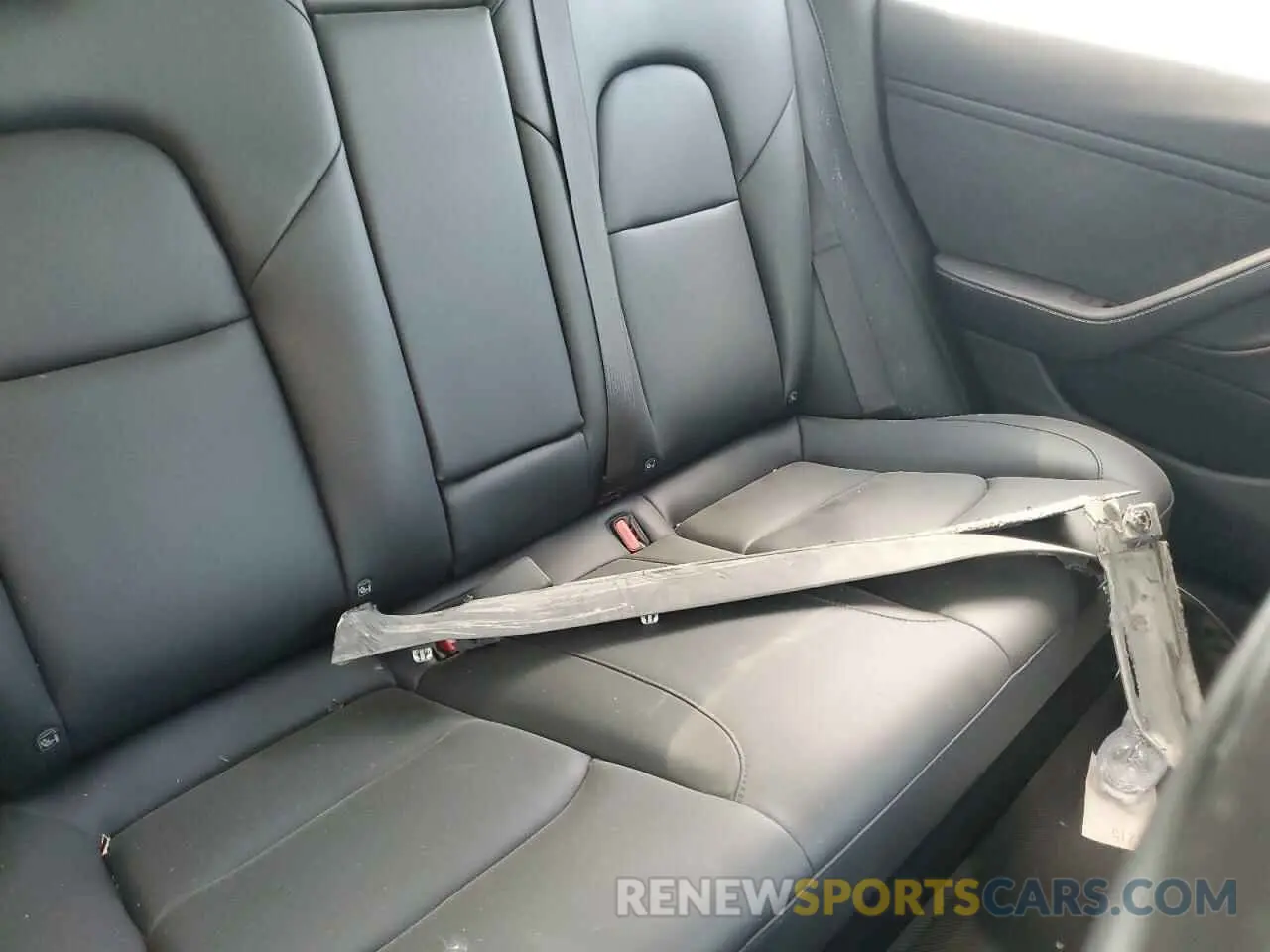10 Photograph of a damaged car 5YJ3E1EB7MF924831 TESLA MODEL 3 2021