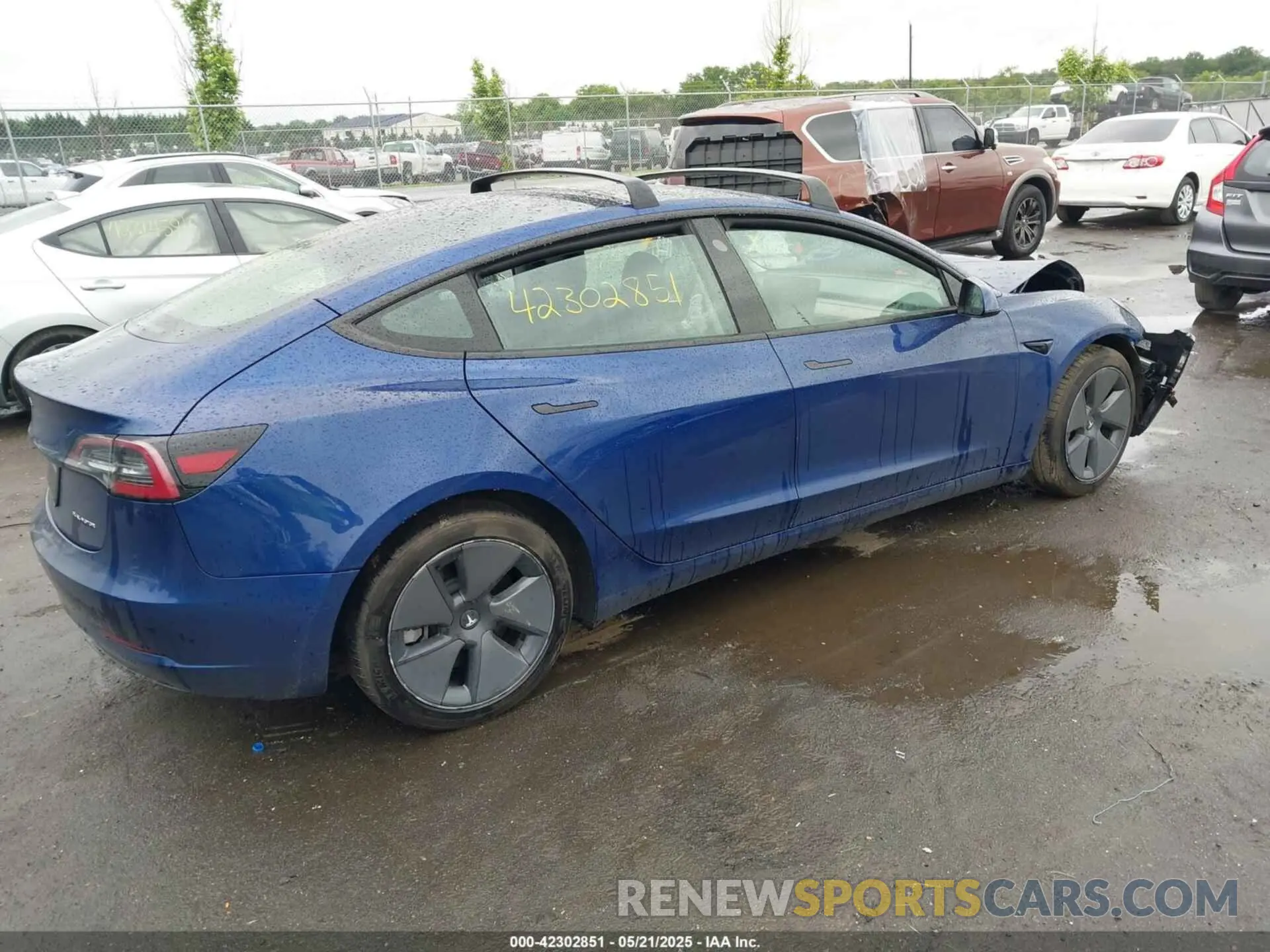 4 Photograph of a damaged car 5YJ3E1EB7MF979876 TESLA MODEL 3 2021